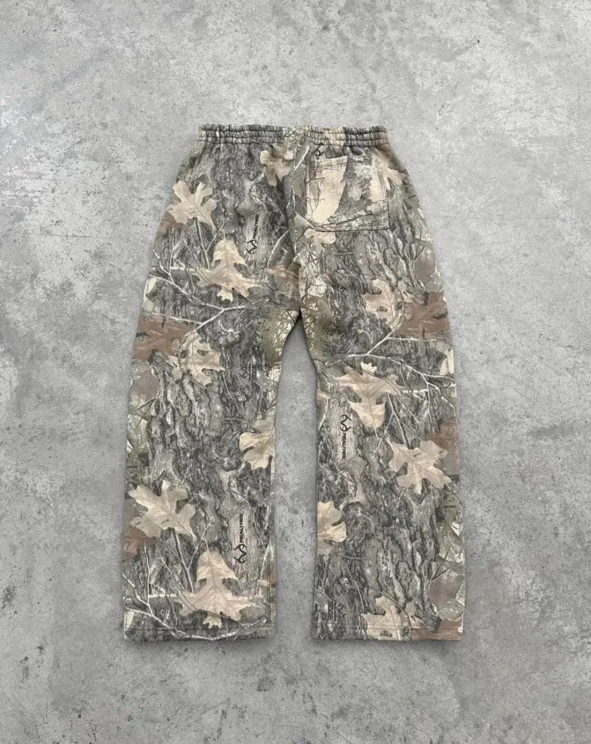 Japanese Brand × Realtree Vintage Real Tree Camouflage Baggy Sweatpants Size US 31 - 3 Thumbnail