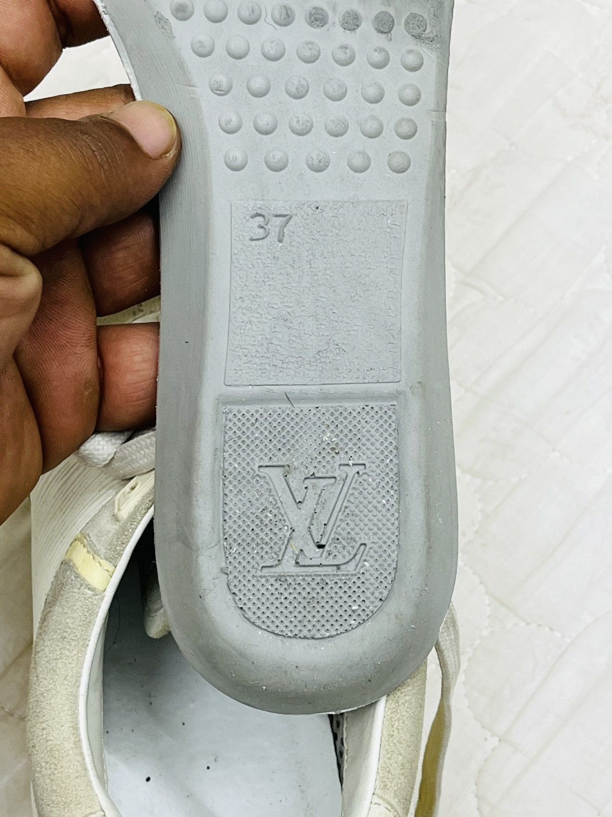 Louis Vuitton LOUIS VUITTON RUNAWAY LEATHER TRAINERS Size US 6 / IT 36 - 18 Thumbnail