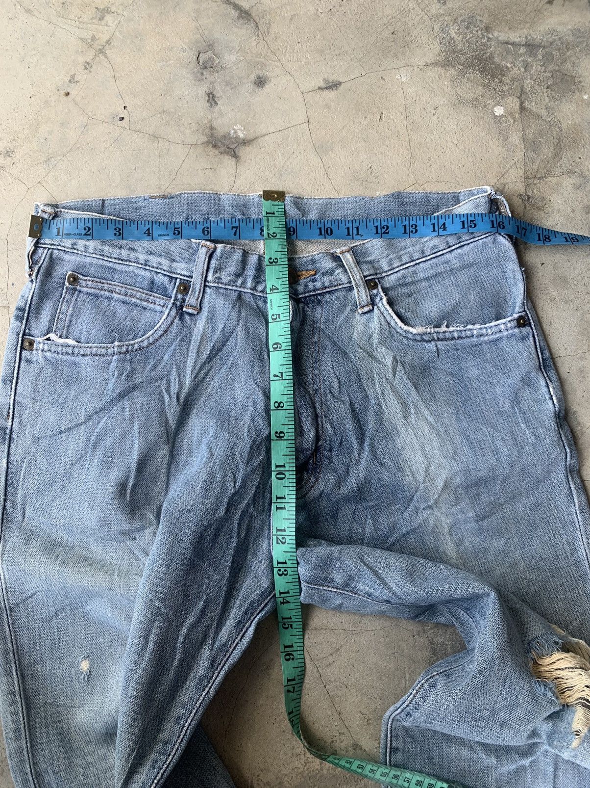 Wrangler Distressed baggy Wrangler jeans. Size US 32 / EU 48 - 9 Thumbnail