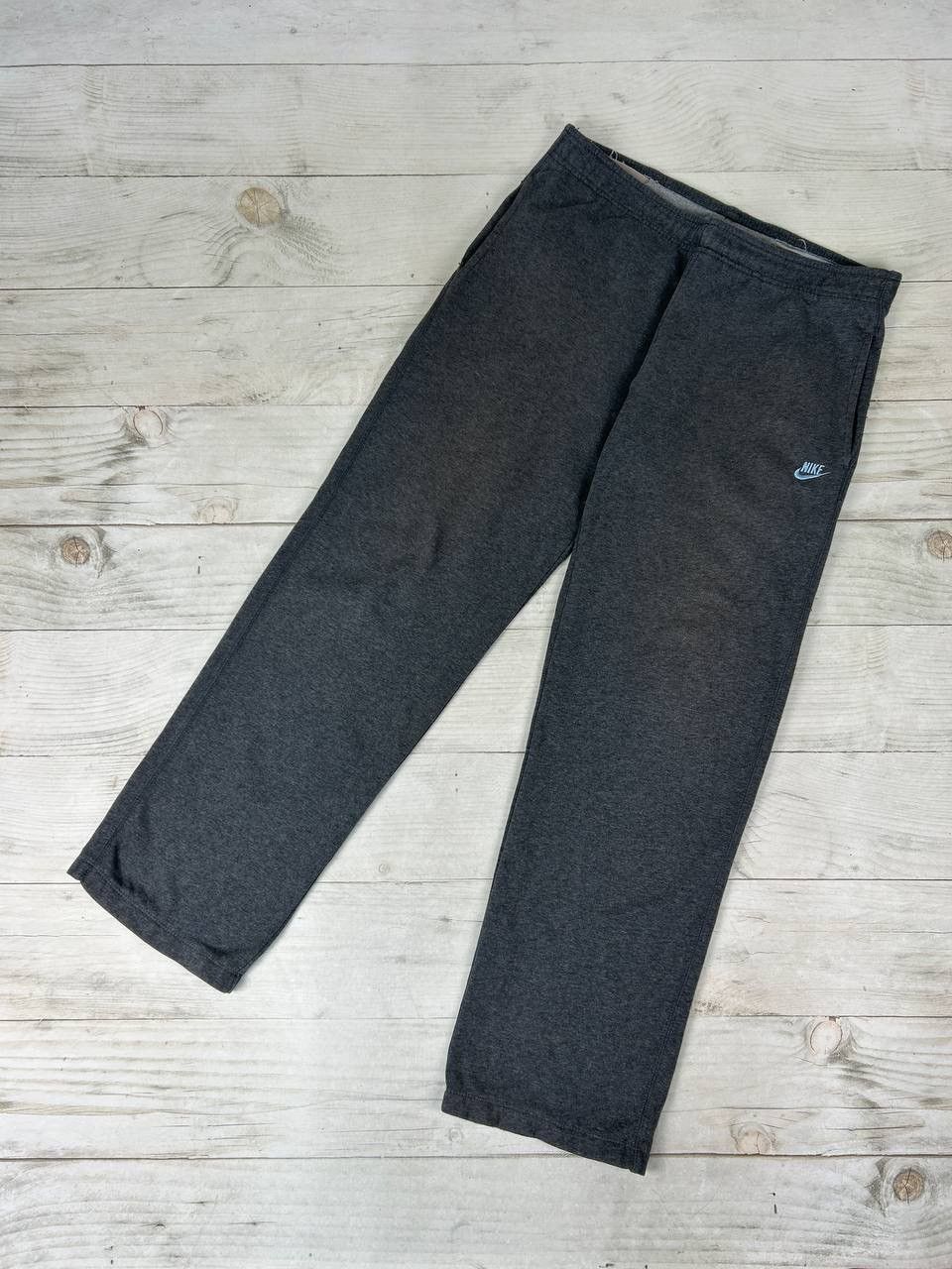 Nike Vintage Nike Sweatpants 00s Baggy Faded Y2K Size US 30 / EU 46 - 1 Thumbnail