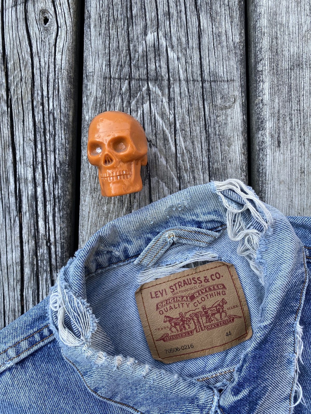 Levi's 90s distressed faded Levi's denim jacket sz 44 Size US L / EU 52-54 / 3 - 3 Thumbnail