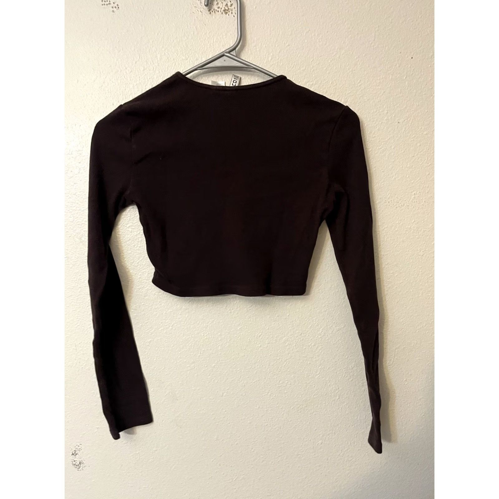 H&M H&M Divided Long Sleeve Cropped Brown Tee Shirt Women’s Size Small Size S / US 4 / IT 40 - 2 Thumbnail