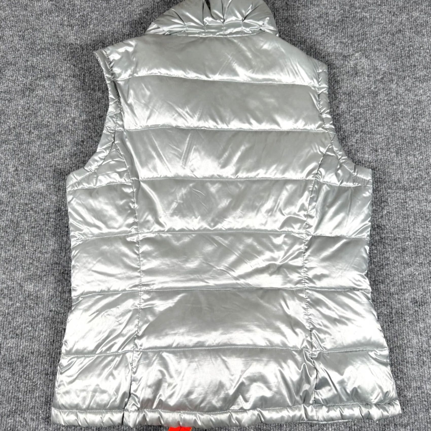 Calvin Klein Calvin Klein Silver Puffer Vest Women Small Down Fill Lightweight Padded Zip Full Zip Pockets Quilted Outdoor Casual Travel Sleeveless Vest Size S / US 4 / IT 40 - 2 Thumbnail