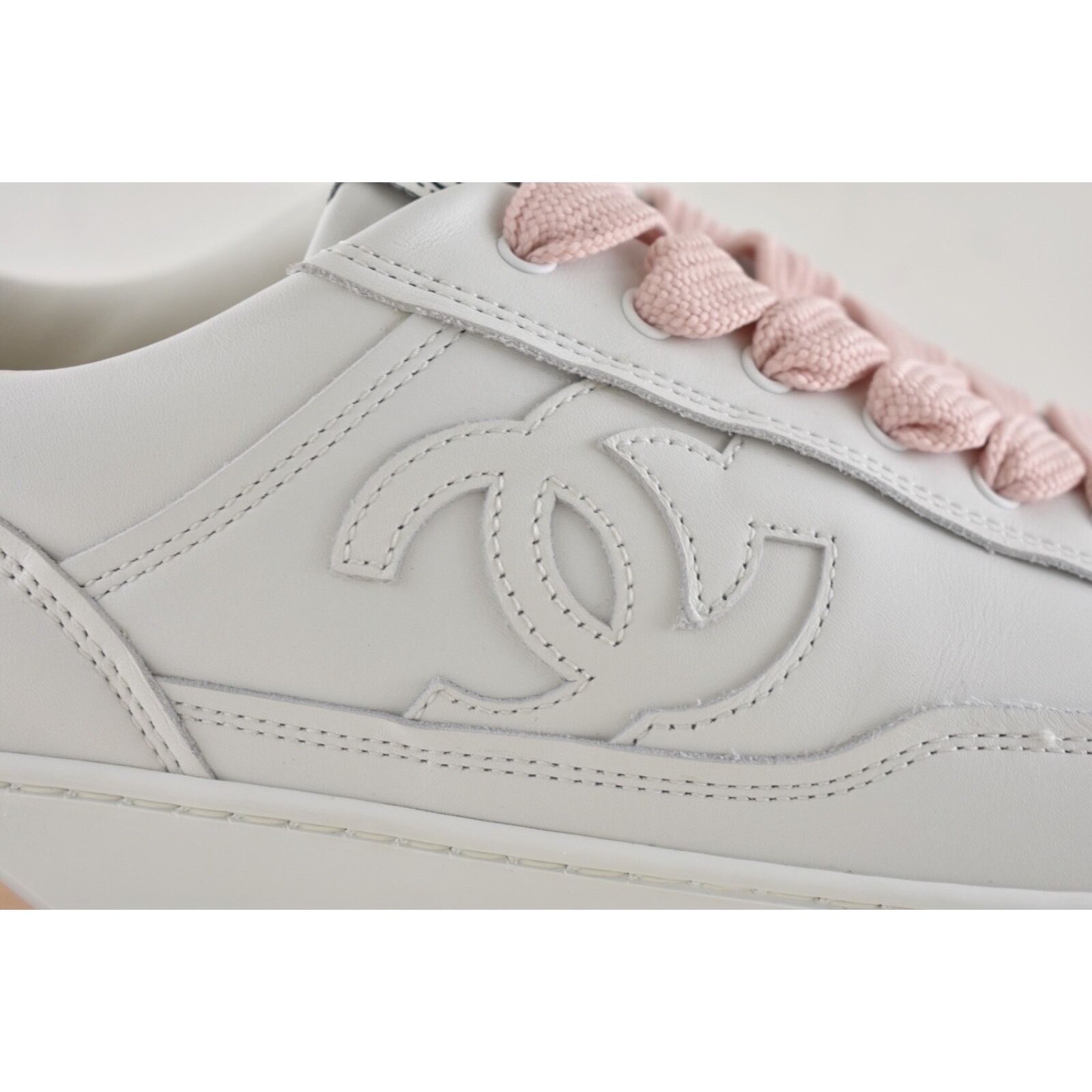 Chanel Chanel 24P Leather CC Logo Flat Lace Up Runner Sneaker 40 Size US 10 / IT 40 - 5 Thumbnail