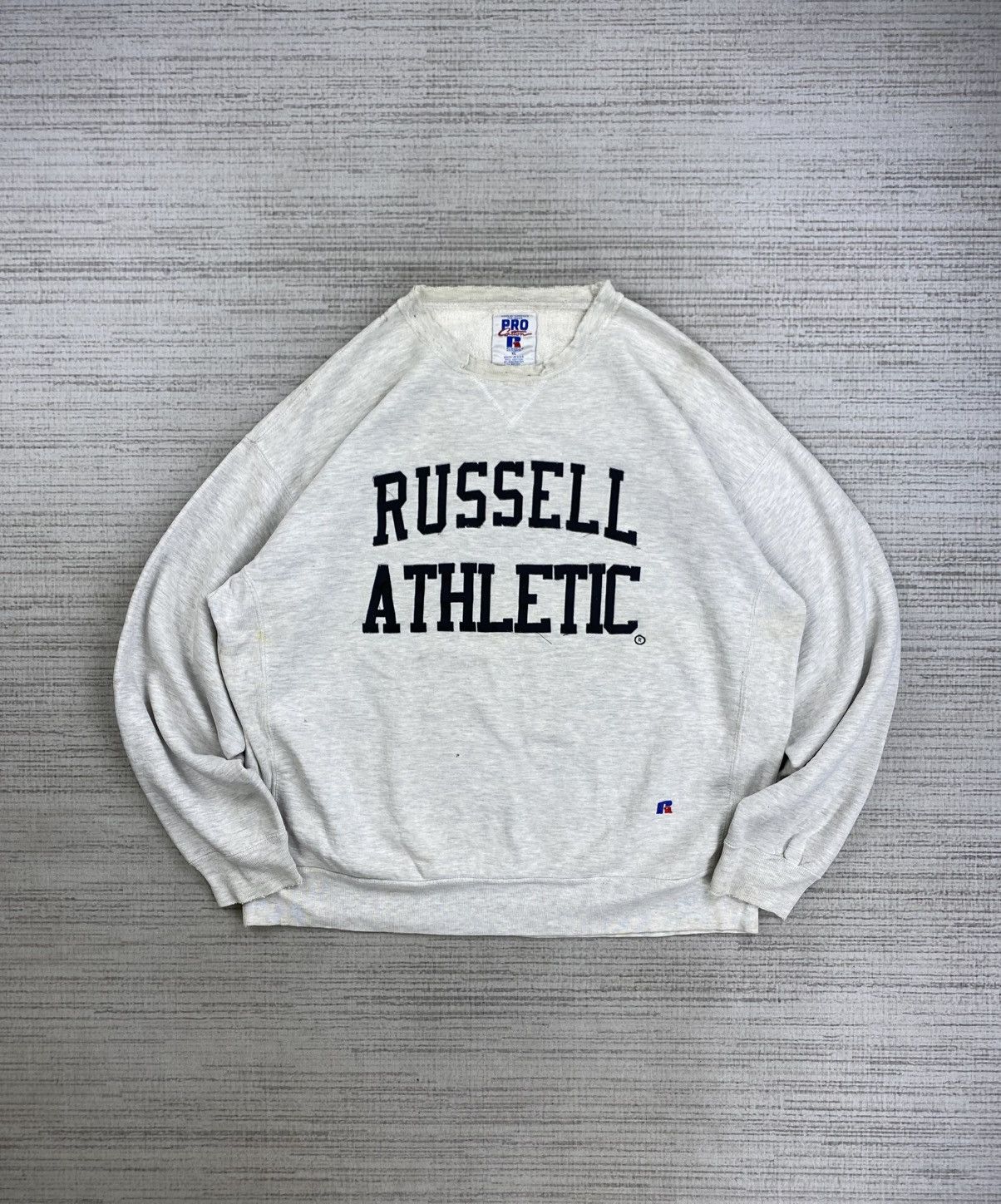 Russell Athletic Vintage Russel Athletic Baggy Distressed Sweatshirt Size US XL / EU 56 / 4 - 1 Thumbnail