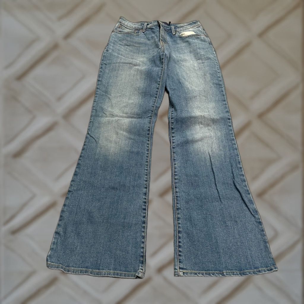 Levi's VINTAGE Levi's Jeans Bootcut Denim 28in Waist 31in Inseam Blue Medium Wash Womens 10/30 Classic Modern 5-Pocket Design, Button Zip Size 32" / US 10 / IT 46 - 1 Thumbnail