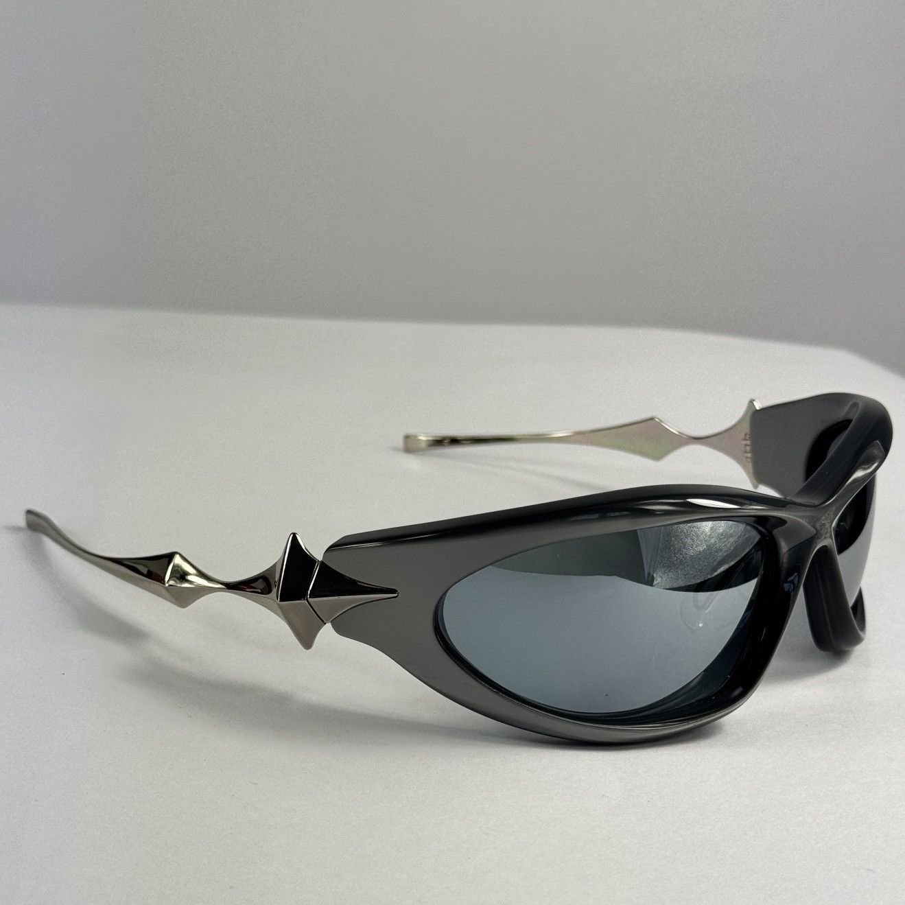 Gentle Monster GENTLE MONSTER YY1 BOLD SUNGLASSES Size ONE SIZE - 3 Thumbnail