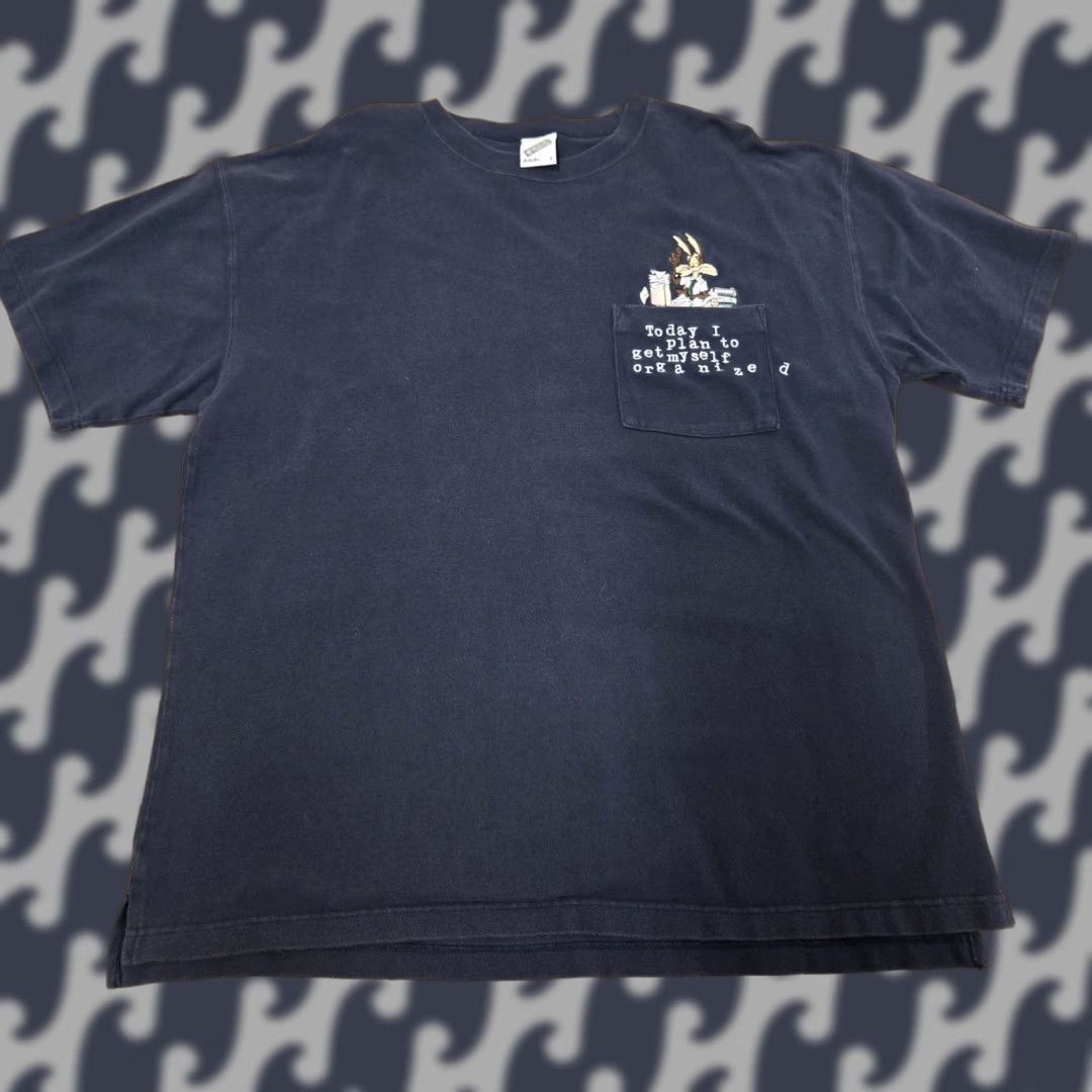 Vintage VINTAGE Warner Bros Shirt Mens L Navy Wile E Coyote Pocket Tee 90s Cartoon Retro Funny Graphic Print 100% Cotton Crew Neck Short Sleeve Size US L / EU 52-54 / 3 - 1 Thumbnail
