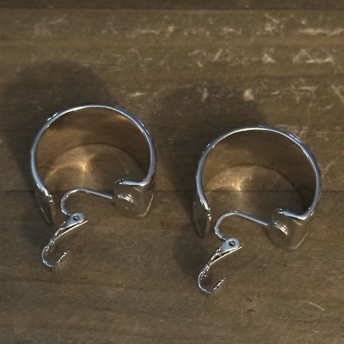 Vintage Vintage chunky silver tone quilt etched clip on hoop earring Size ONE SIZE - 3 Thumbnail