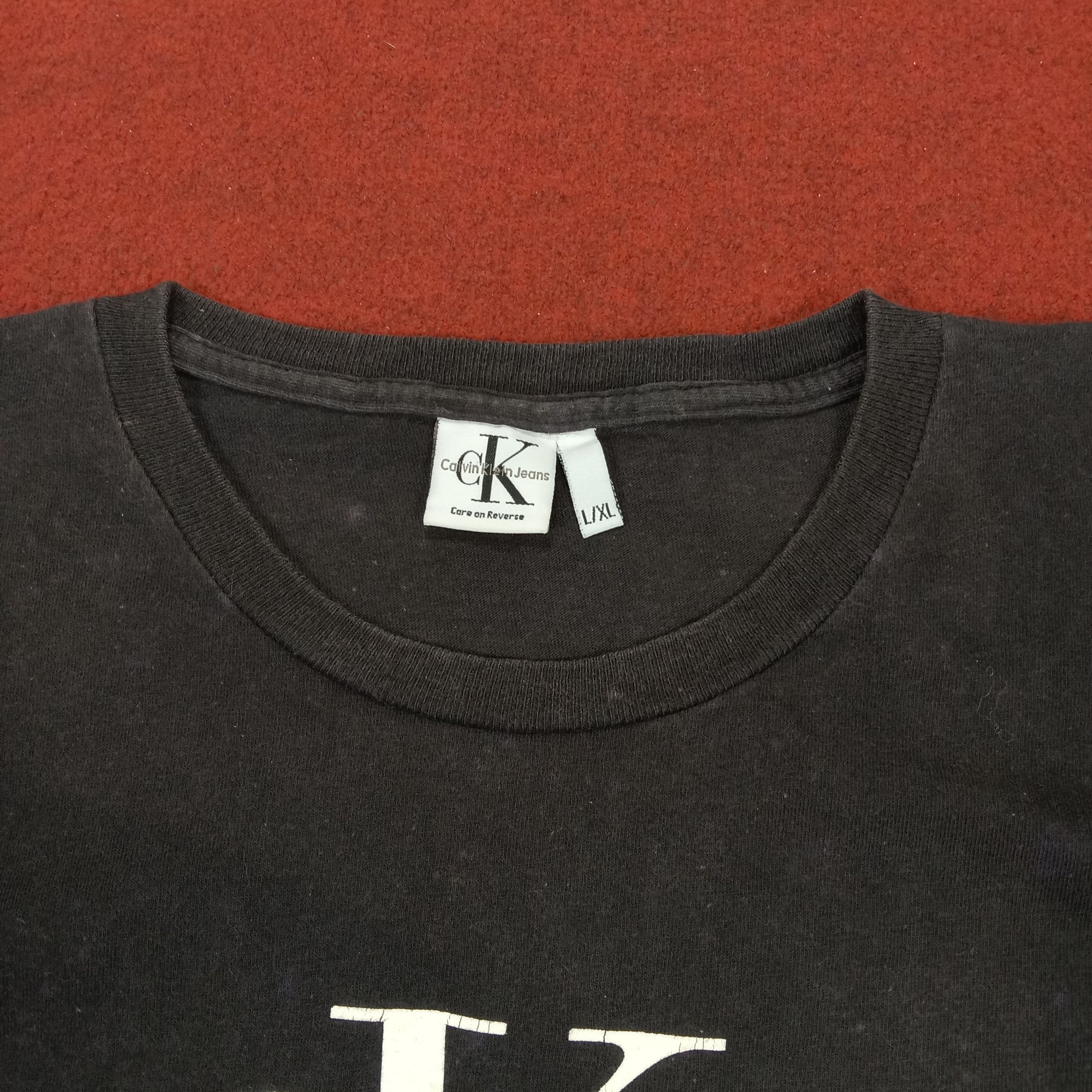 Calvin Klein × Vintage Calvin Klein Center Logo Spell Out Design Vintage Tshirt Size US L / EU 52-54 / 3 - 6 Thumbnail