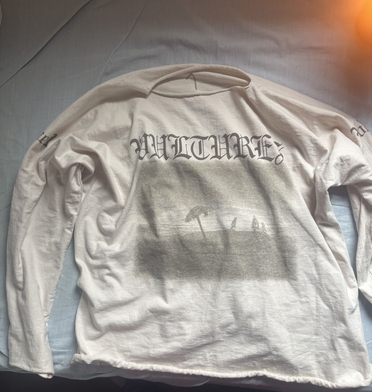 Yeezy YZY vultures white long tee Size US S / EU 44-46 / 1 - 2 Thumbnail