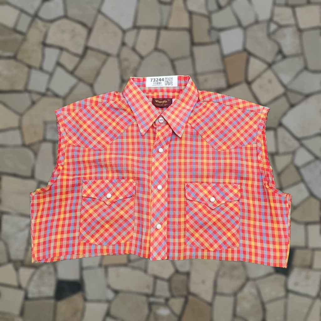 Wrangler VINTAGE Wrangler Cropped Snap Shirt Womens Large 22x15 Red Cotton Polyester Plaid 80s Western Snap Button-Up Casual Mens Womens Boys Girls Size L / US 10 / IT 46 - 1 Thumbnail