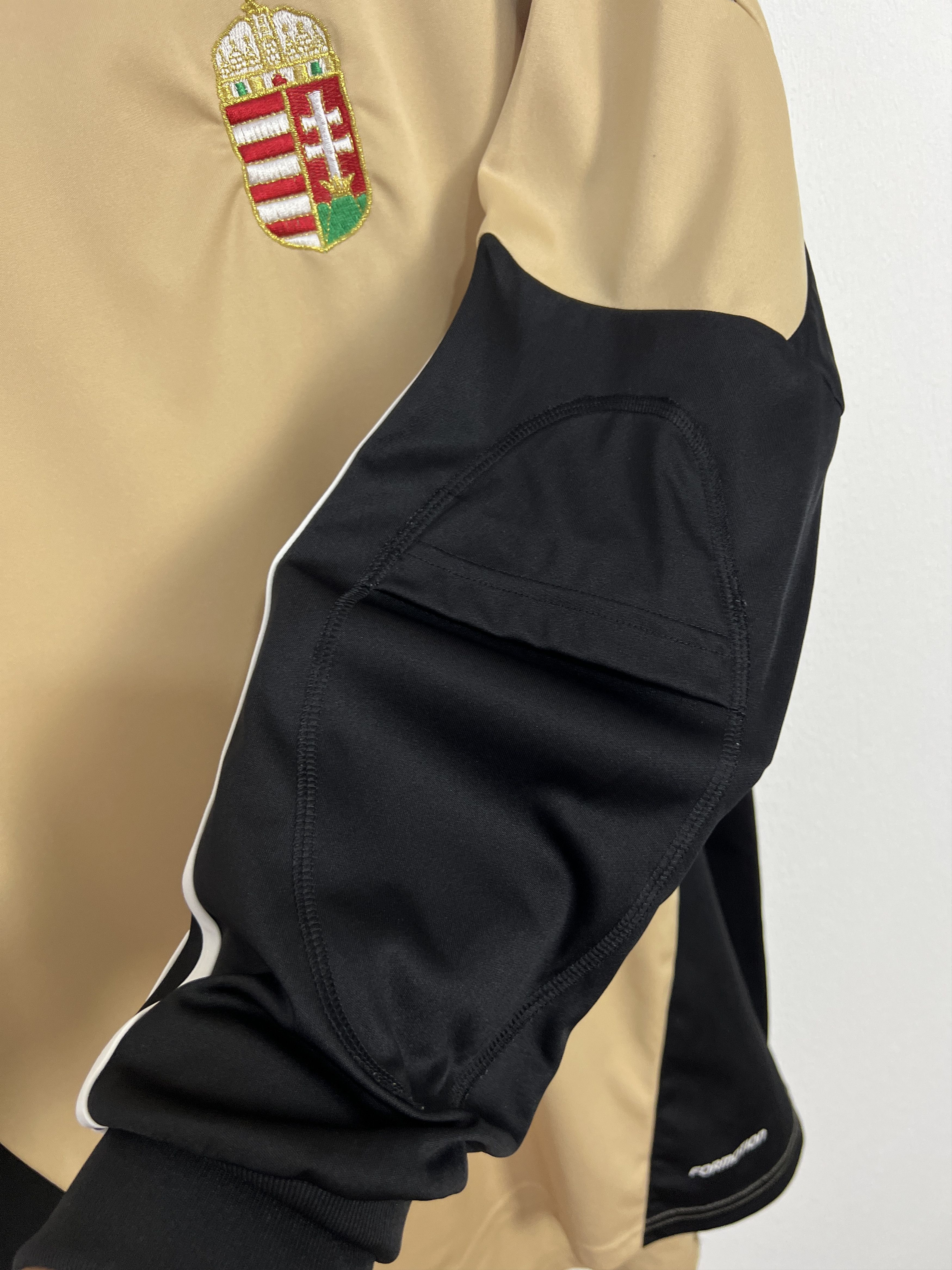 Adidas Vintage Adidas Hungary Football Shirt Train Soccer Jersey Size US L / EU 52-54 / 3 - 4 Thumbnail