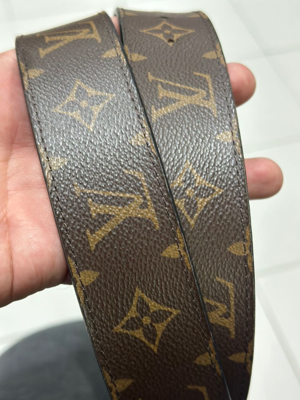 Louis Vuitton Authentic LOUIS VUITTON LV Initials 44 mm Reversible Belt Size ONE SIZE - 5 Thumbnail
