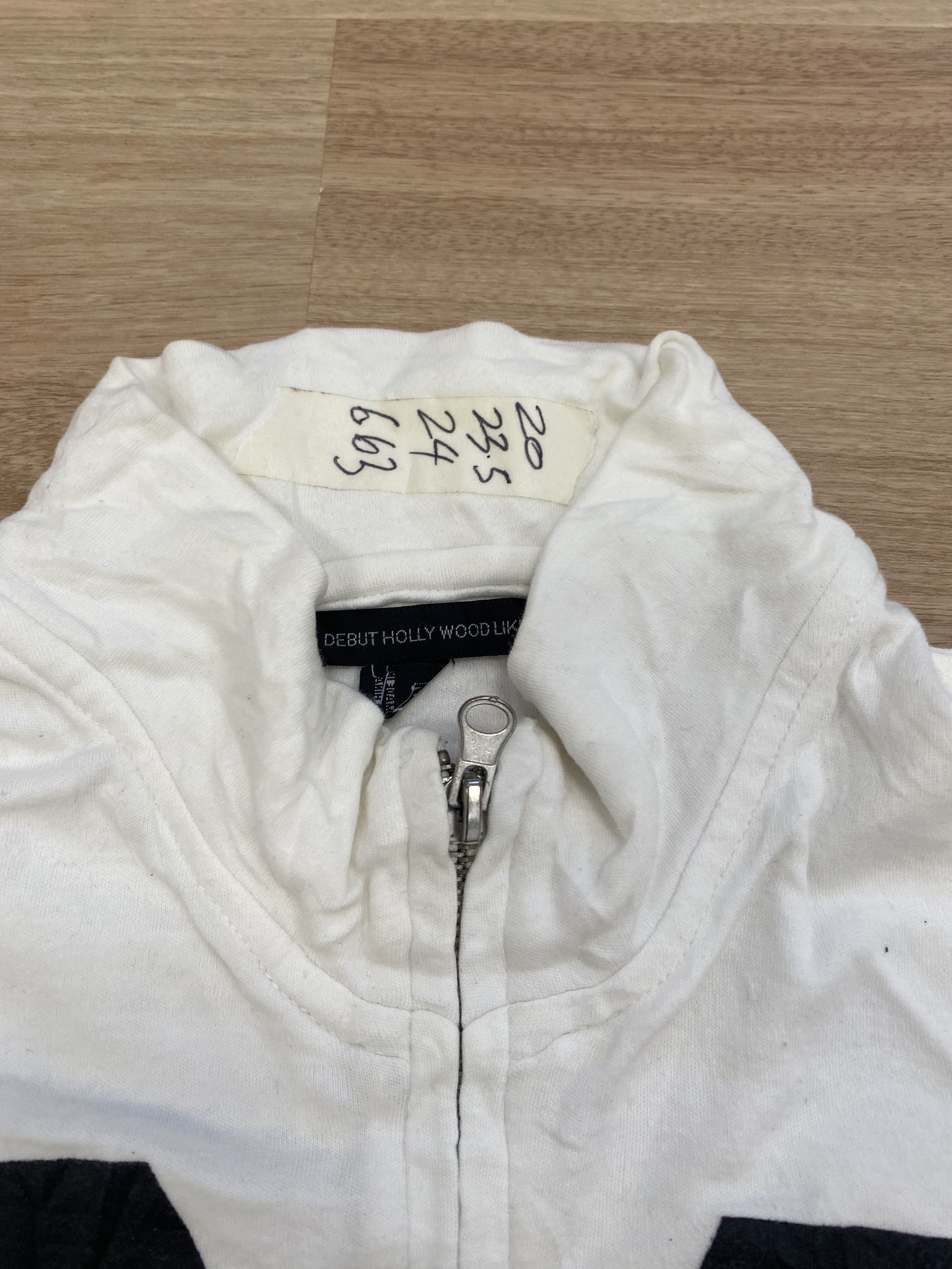 Debut debut holly wood like sweater big logo size m Size US M / EU 48-50 / 2 - 4 Thumbnail