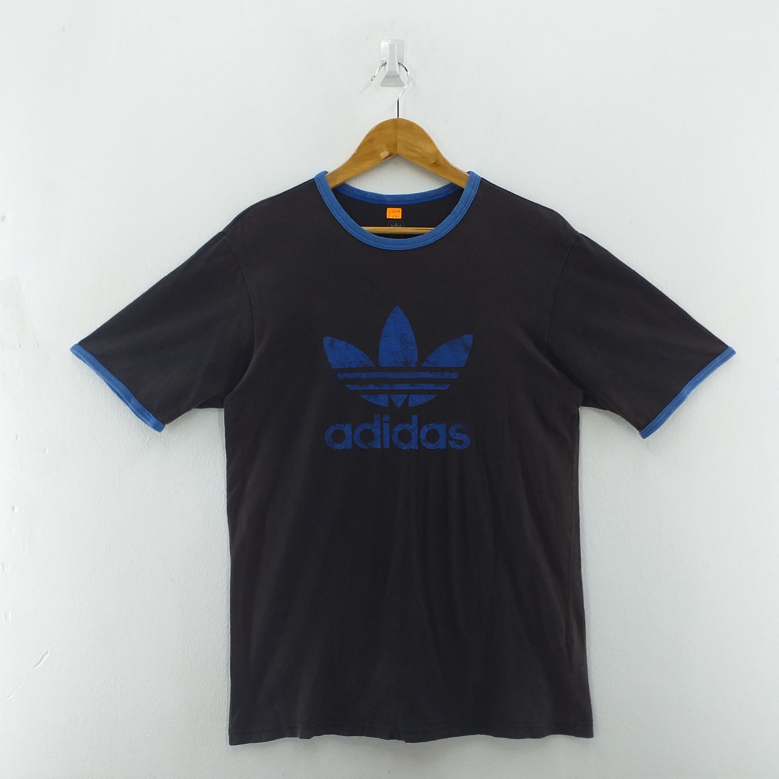Adidas Adidas Trefoil Big Logo Ringer Medium Tshirt -F072 Size US M / EU 48-50 / 2 - 1 Thumbnail
