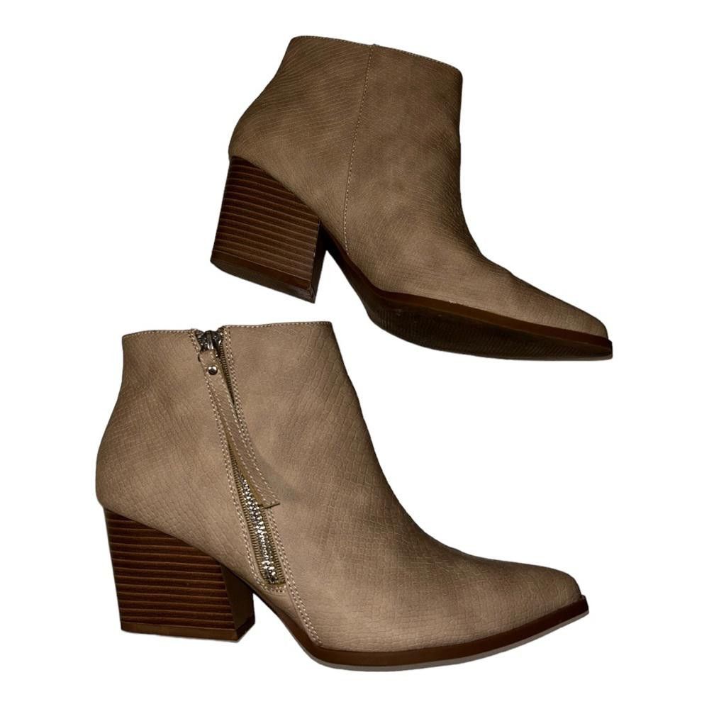 Designer Zby l Pointed Toe Chelsea Boots Size 9 Size US 9 / IT 39 - 6 Thumbnail