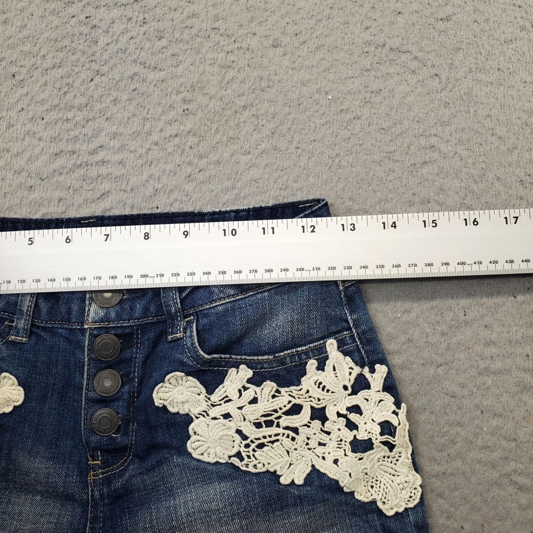 Denime Mudd Cut-Off Shorts Womens 3 Multicolor Denim Crochet Lace Floral Patch Button Fly Shirt? Size 26" / US 2 / IT 38 - 5 Thumbnail