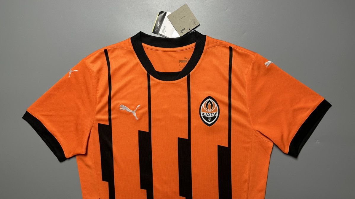 Puma NWT SHAKHTAR PUMA 2024/2025 FOOTBALL HOME JERSEY #10 SUDAKOV Size US M / EU 48-50 / 2 - 3 Thumbnail