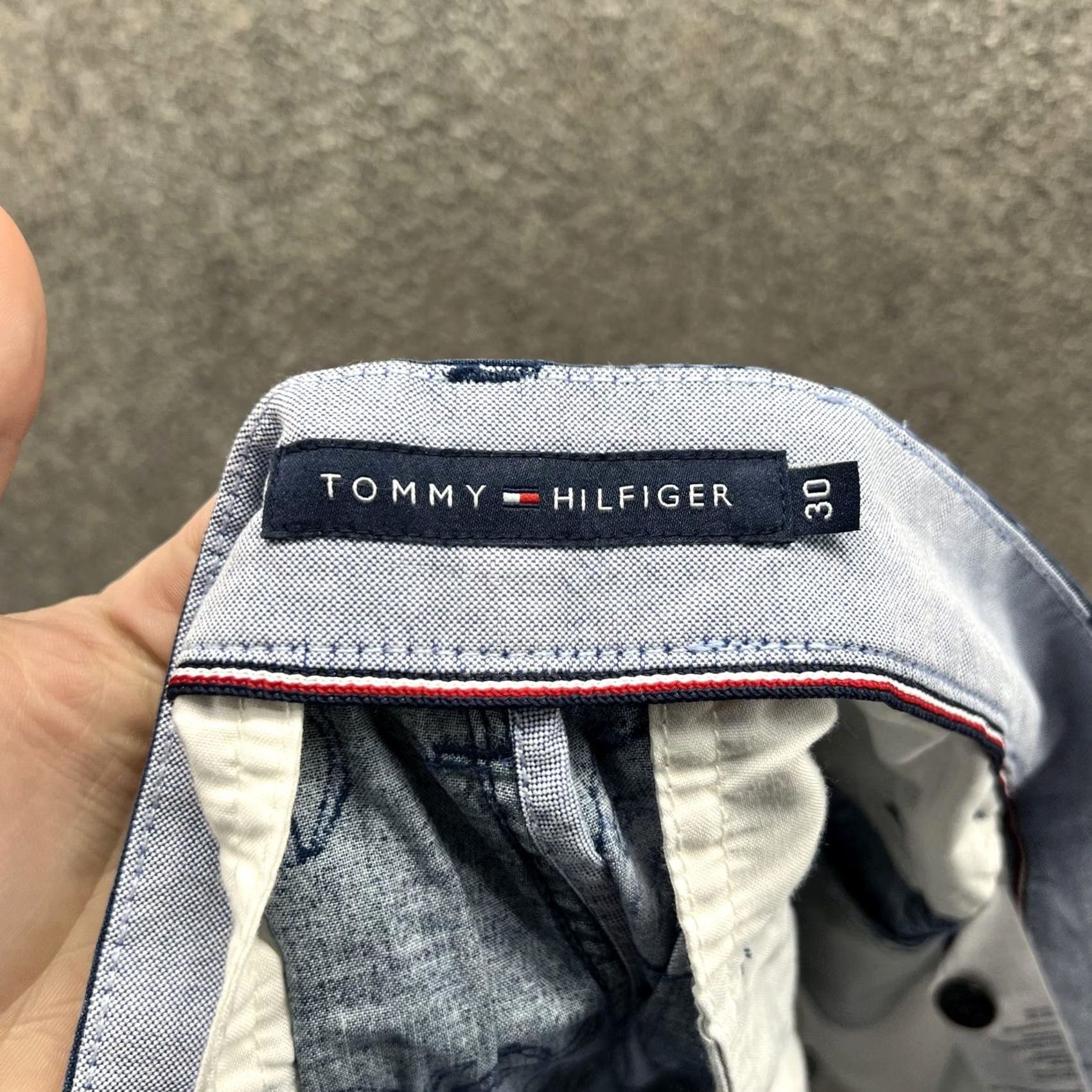 Tommy Hilfiger Tommy Hilfiger Shorts Mens 30 Blue Floral Chino Flat Front 10 Inseam Casual Size US 30 / EU 46 - 2 Thumbnail
