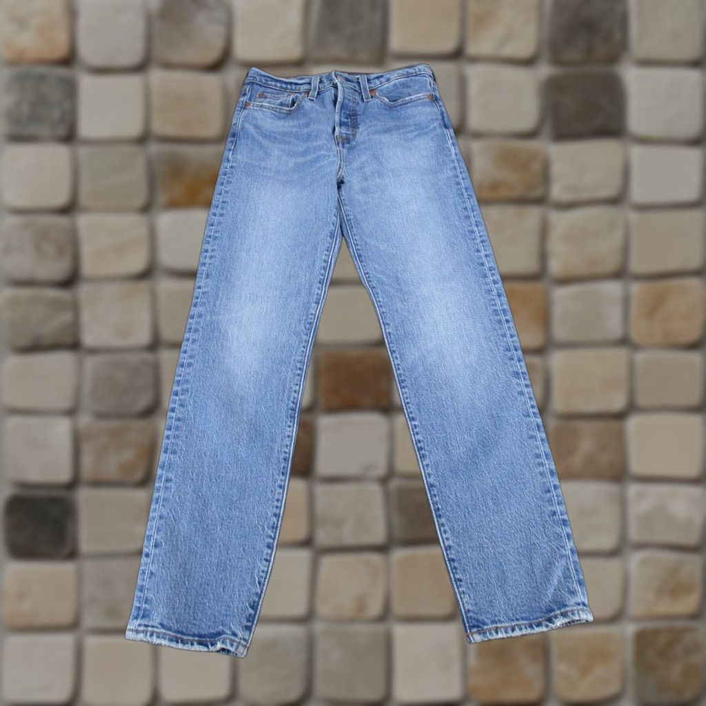 Levi's Levi's Wedgie Tapered Jeans Womens 26 Light Wash Denim Mid Rise Button Fly Size 26" / US 2 / IT 38 - 1 Thumbnail