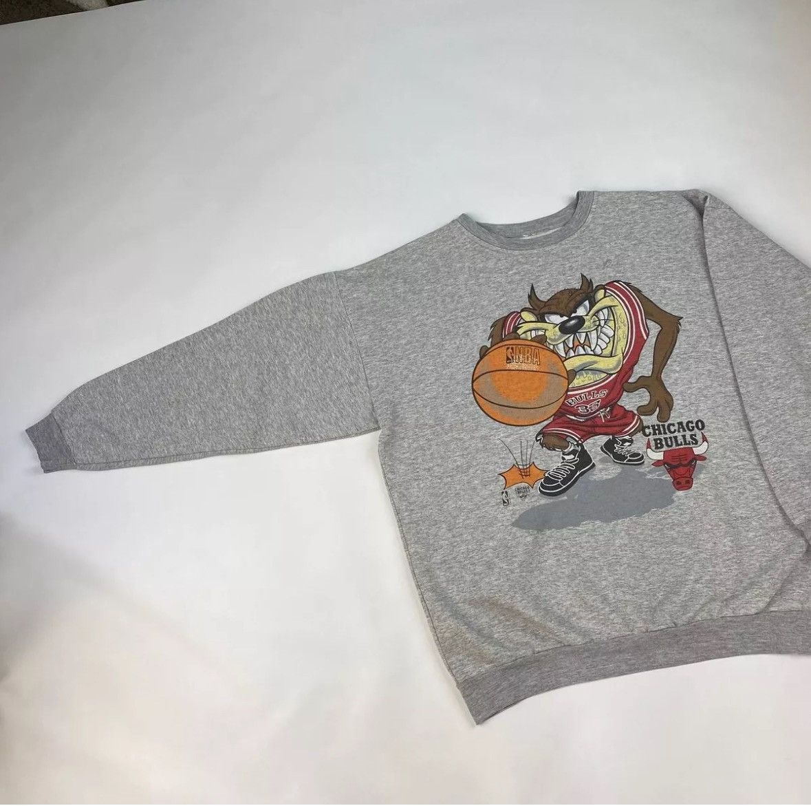 NBA × Warner Bros Vintage Sweatshirt Chicago Bulls Looney Tunes Gray Taz Size US L / EU 52-54 / 3 - 6 Thumbnail