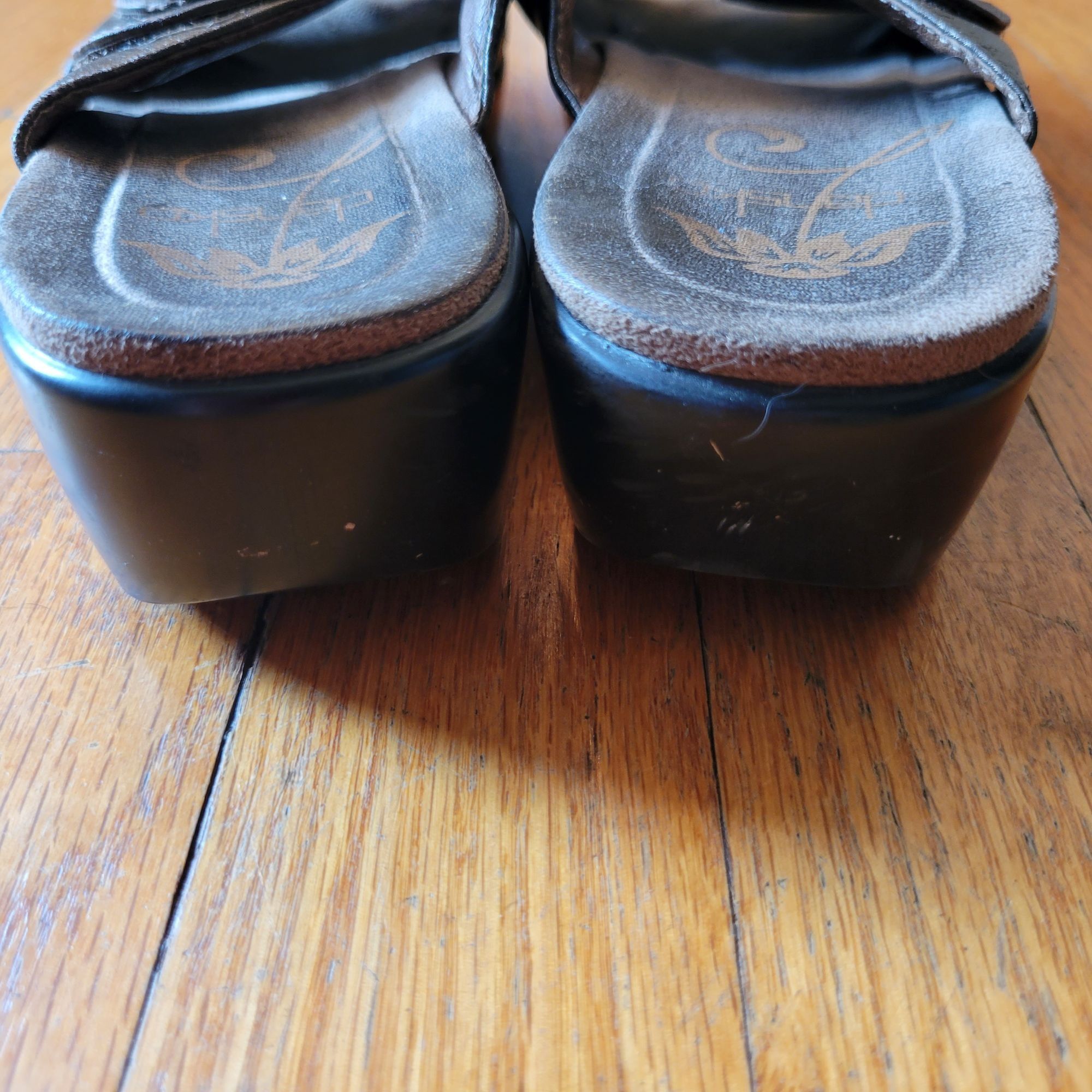 Dansko Dansko Bronze Brown Leather Floral Sandals 39 DONNA 8.5 9 Size US 9 / IT 39 - 7 Thumbnail
