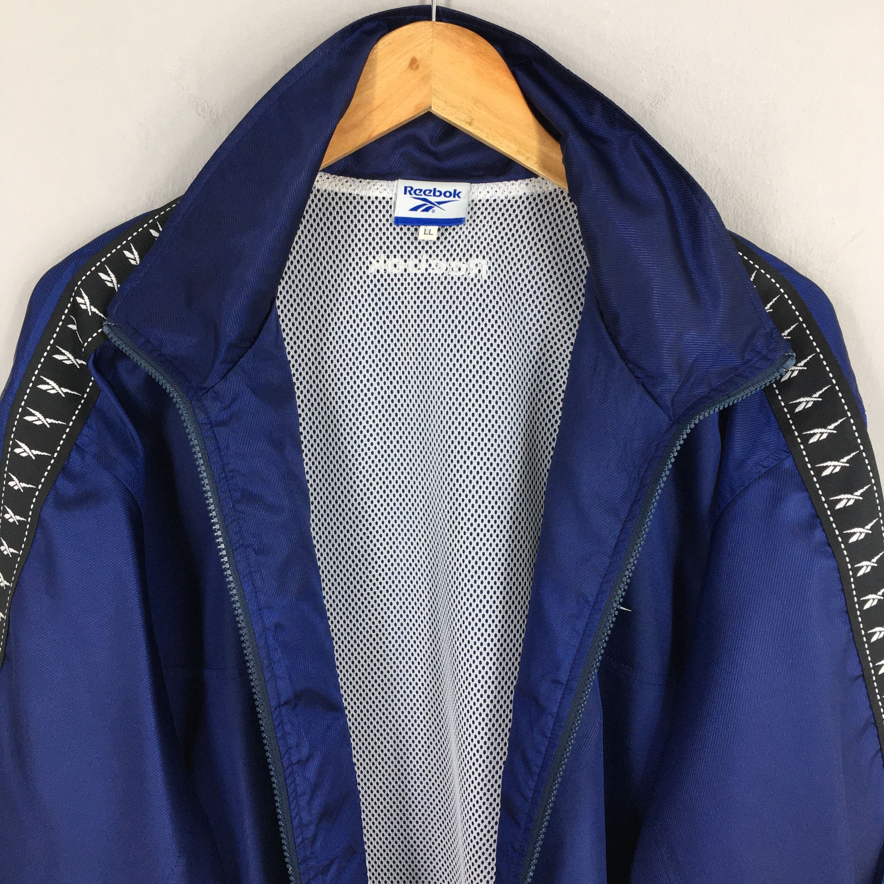 Reebok Vintage Reebok Sports Windbreaker Jacket XLarge Size US XL / EU 56 / 4 - 5 Thumbnail