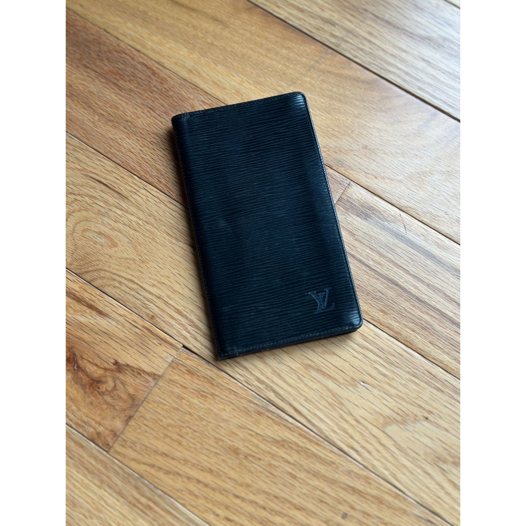 Louis Vuitton AUTHENTIC LOUIS VUITTON PORTE CARTES CREDIT M63212 NOIR EPI Size ONE SIZE - 2 Thumbnail