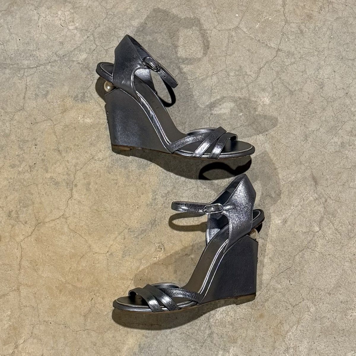 Chanel Chanel Interlocking CC Logo Silver Pearl Wedge Sandals EU 36 Size US 6 / IT 36 - 4 Thumbnail