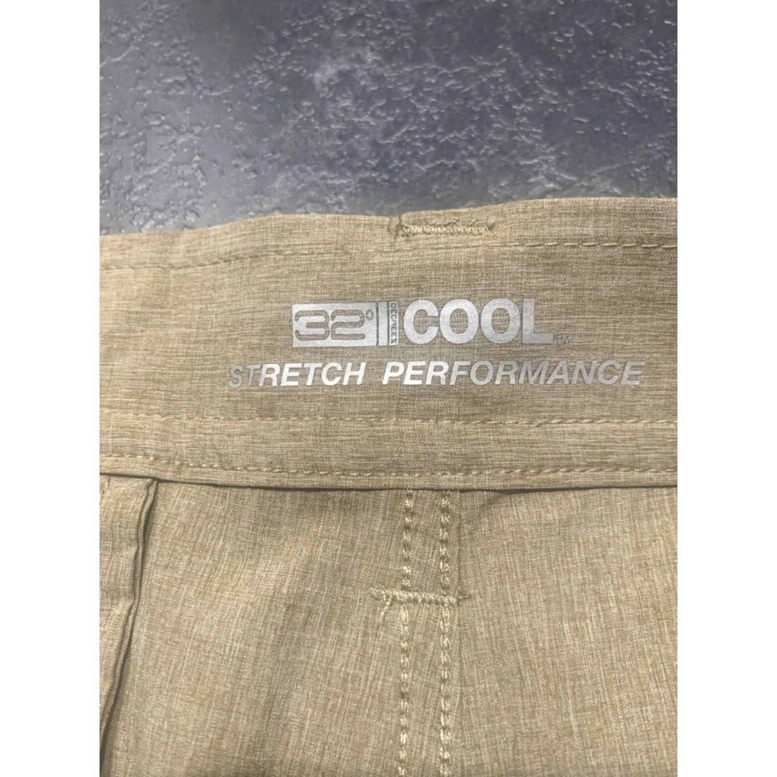 Vintage 32 Degrees Men's Khaki Shorts Size 34 Waist Regular Fit Stretch Chino Performance Golf Walking Beige Size US 34 / EU 50 - 3 Thumbnail