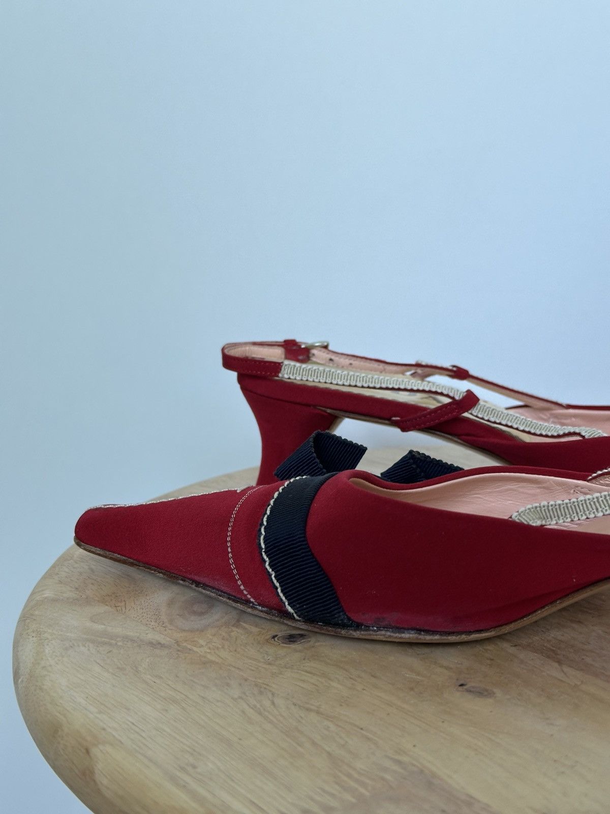 Prada Tytuł Prada Red Satin Slingback Kitten Heels With Navy Bow Size US 7.5 / IT 37.5 - 12 Thumbnail