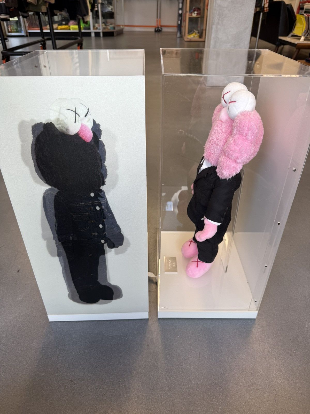 Dior × Kaws 2019 Kaws BFF Dior Plush Set Of 2 Pink & Black Size ONE SIZE - 9 Thumbnail