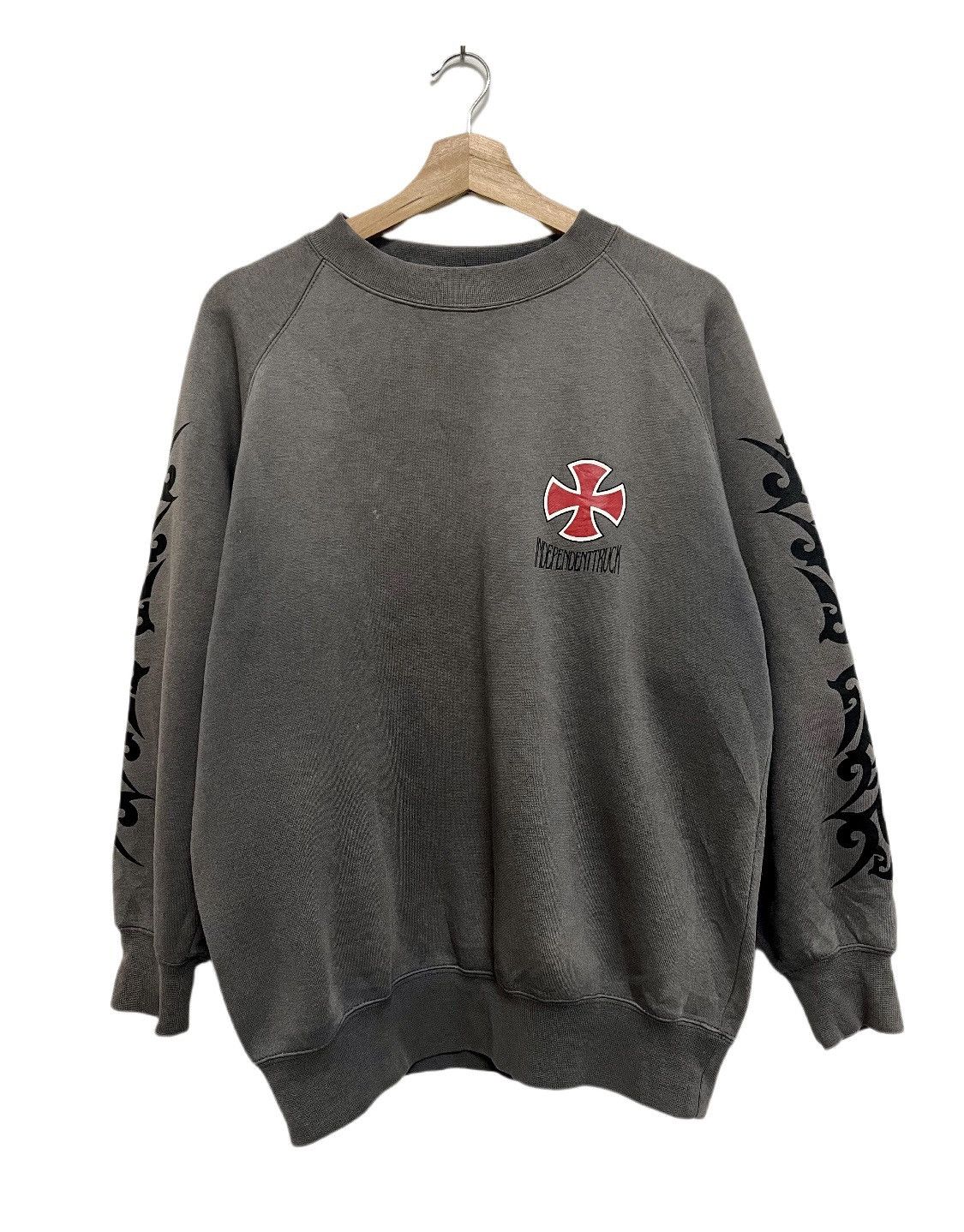 Independent Truck Co. × Santa Cruz Skateboards × Vintage Vintage Y2K Independent Truck Company Sweatshirt Crewneck Size US M / EU 48-50 / 2 - 2 Thumbnail