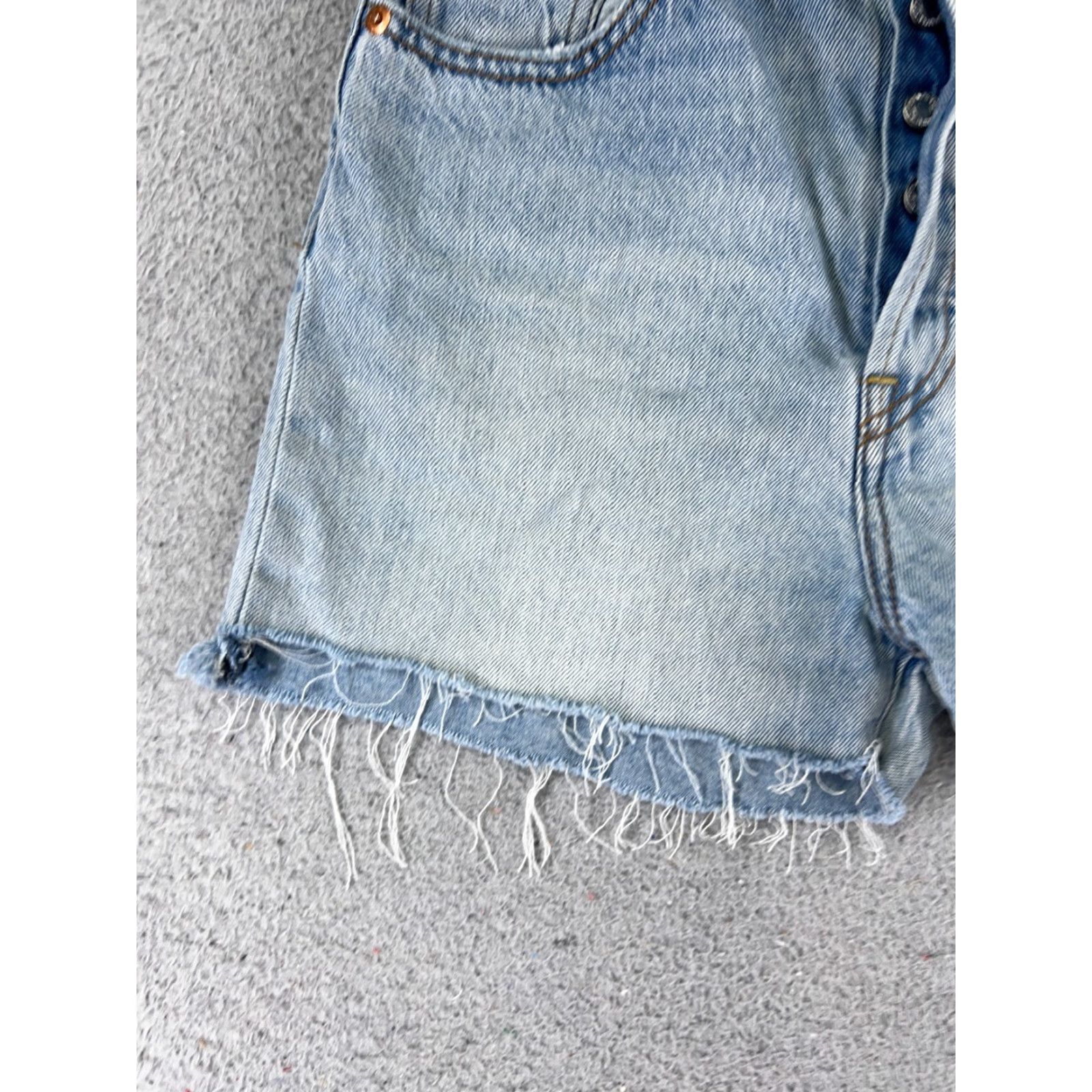 Levi's Levis Shorts Womens 26 Blue Denim Jean Cutoff Premium Light Wash 3 in Inseam 5-Pocket Stretch Casual Fall Summer Womens Size 26" / US 2 / IT 38 - 3 Thumbnail