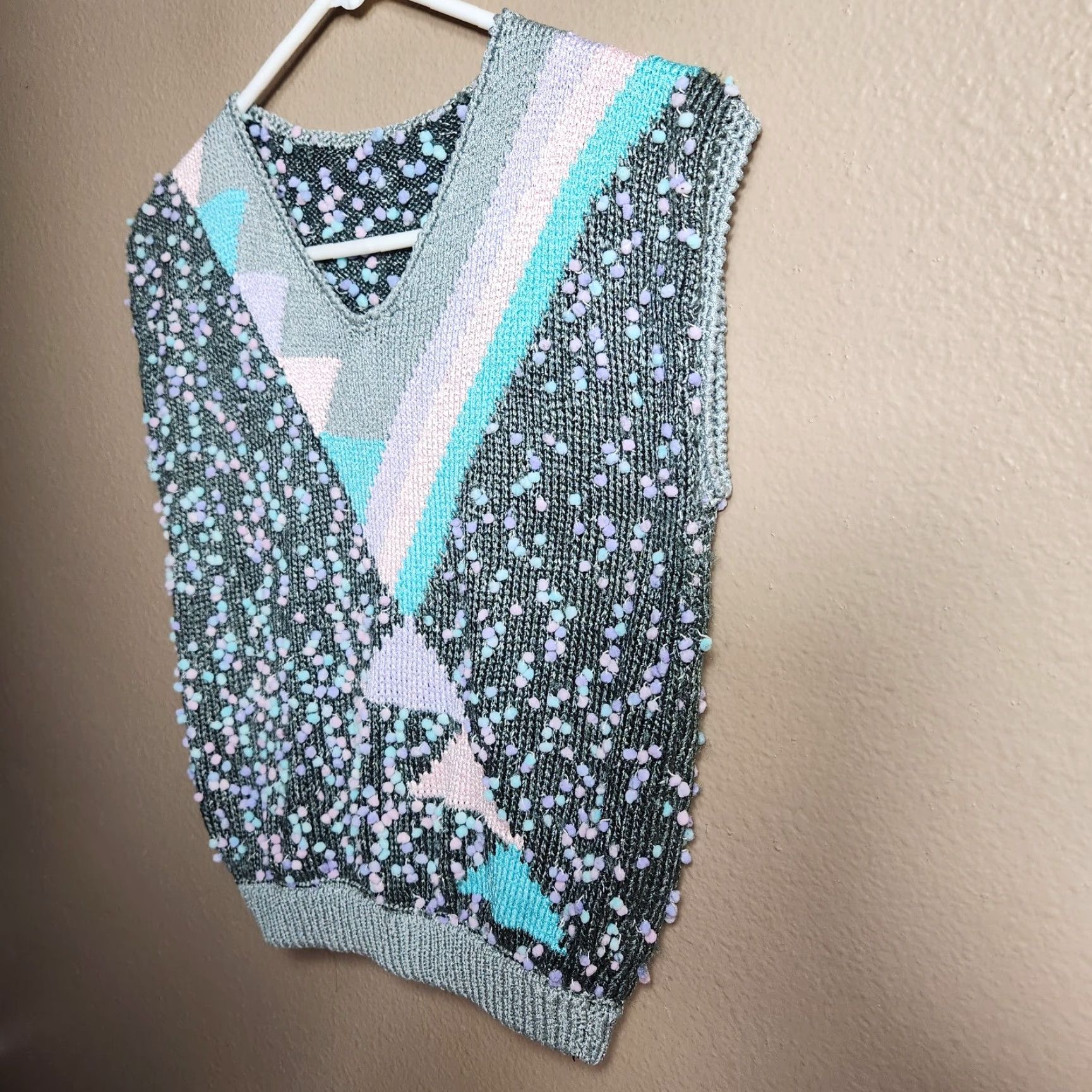 Vintage VINTAGE Handmade Womens Gray Geometric Bobble-Knit Pullover Vest S Pullover Geometric Vest Womens Gray 80s Retro City Casual Mens Womens Boys Girls? Size S / US 4 / IT 40 - 2 Thumbnail