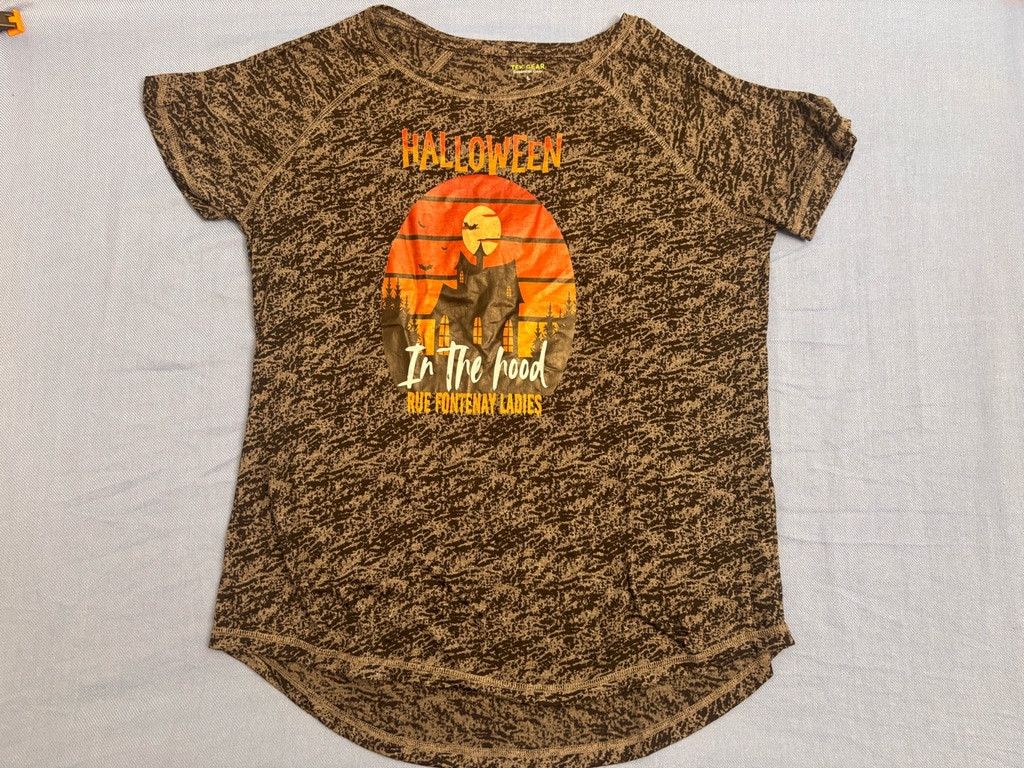 Tek Gear Women's Tek Gear Halloween Graphic Tee, Size L, Gray & Black Size L / US 10 / IT 46 - 1 Thumbnail