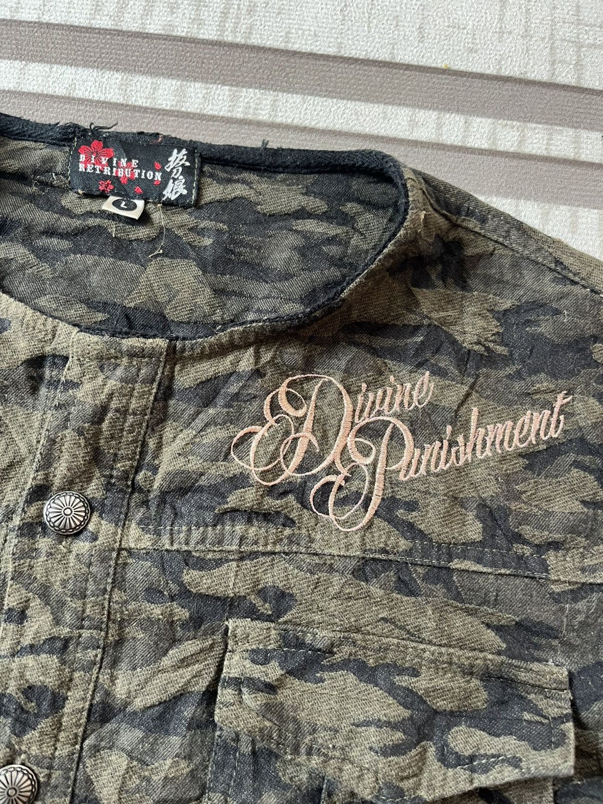 Japanese Brand Rare Divine Retribution camoflouge Geisha jaket Size US L / EU 52-54 / 3 - 5 Thumbnail