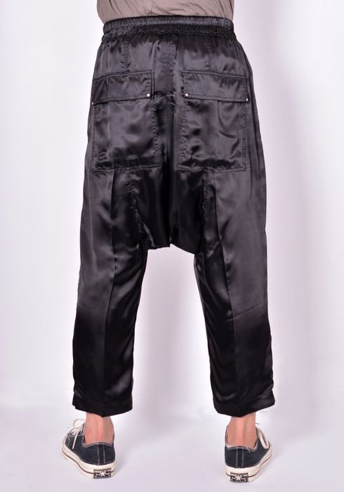 パンツ RICK OWENS CROPPED DRAWSTRING 46 Rick Owens Rick Owens Cropped Drawstring Pants Black Cupro IT 46