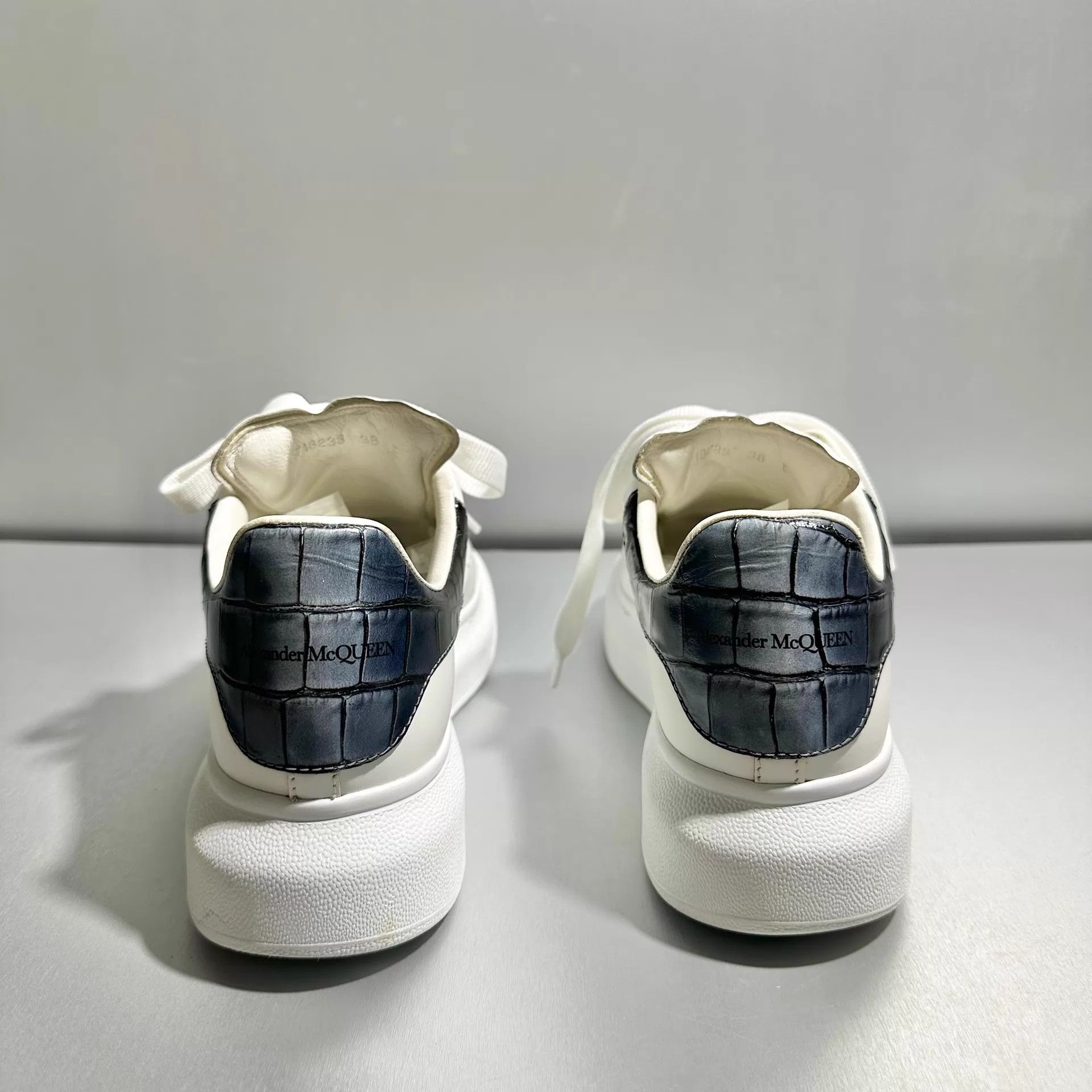 Alexander Wang Alexander Wang navy croc print 38 mint X7432 Size US 7.5 / IT 37.5 - 5 Thumbnail