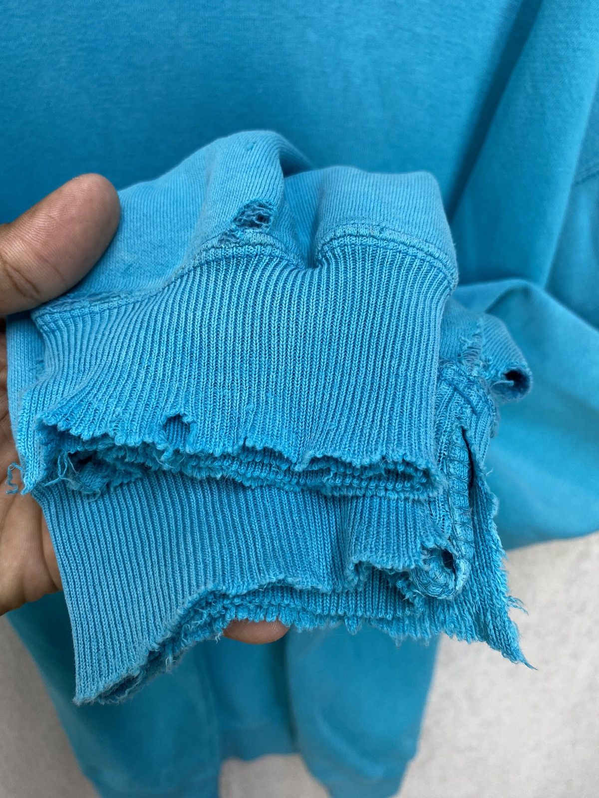 Gap Vintage Gap Plain Distressed Sweatshirt Crewneck Size Medium Size US M / EU 48-50 / 2 - 7 Thumbnail