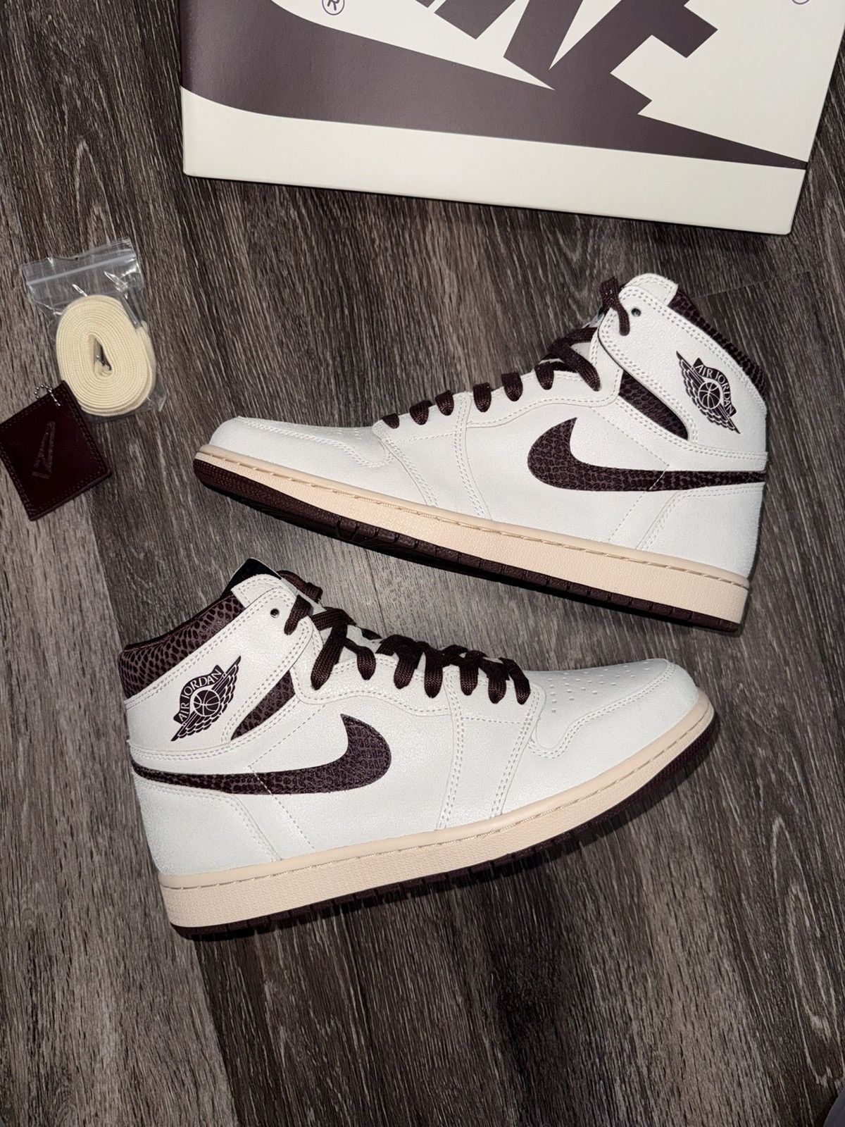 A Ma Maniere × Jordan Brand Air Jordan 1 x A Ma Maniere Size US 11 / EU 44 - 2 Thumbnail