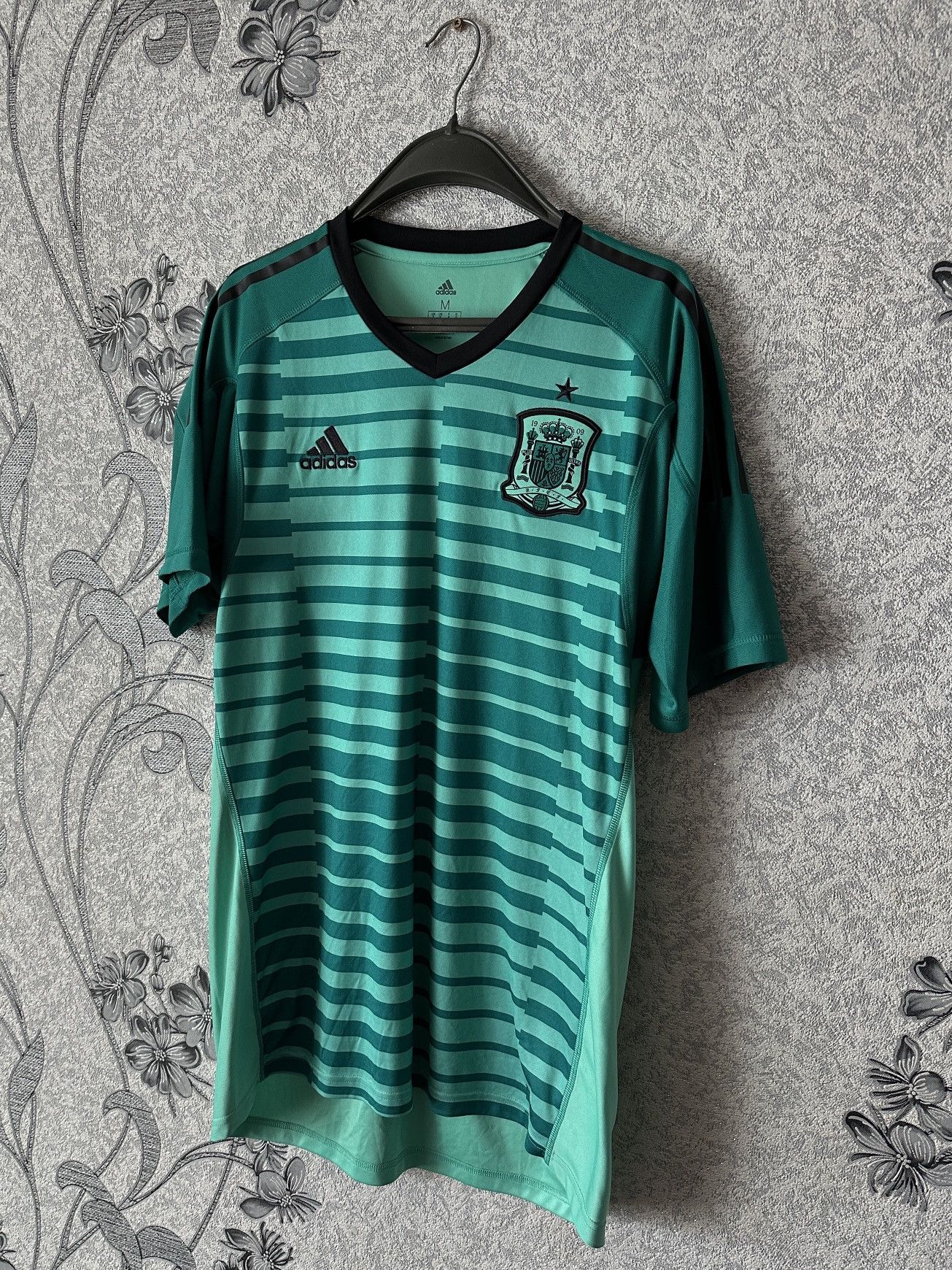 Adidas Spain National Team Goalkeeper Shirt 2018 Jersey Adidas Size US M / EU 48-50 / 2 - 2 Thumbnail
