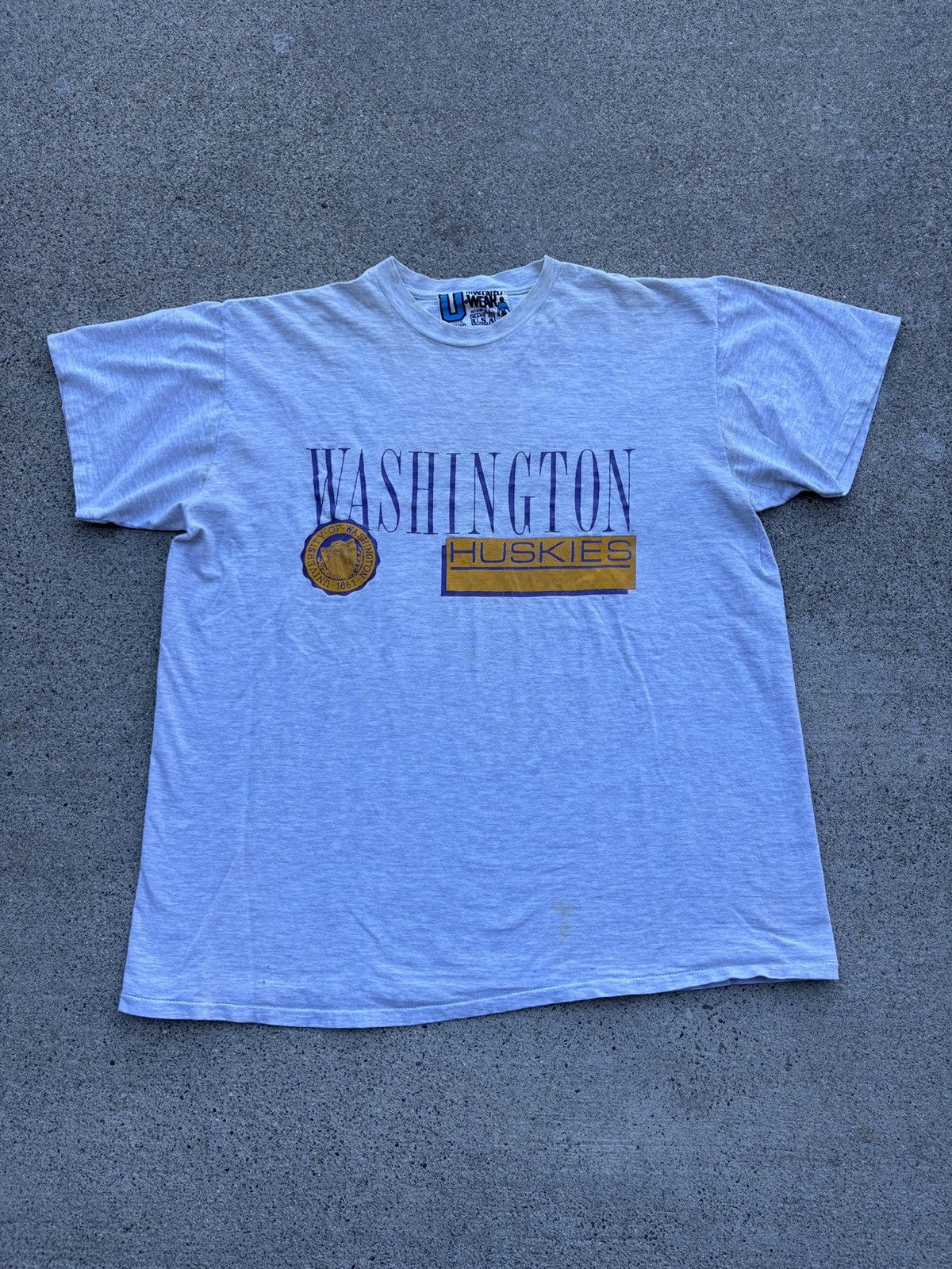 NCAA Vintage 1990s UW Washington “Huskies” T-Shirt Size XL Size US XL / EU 56 / 4 - 1 Thumbnail