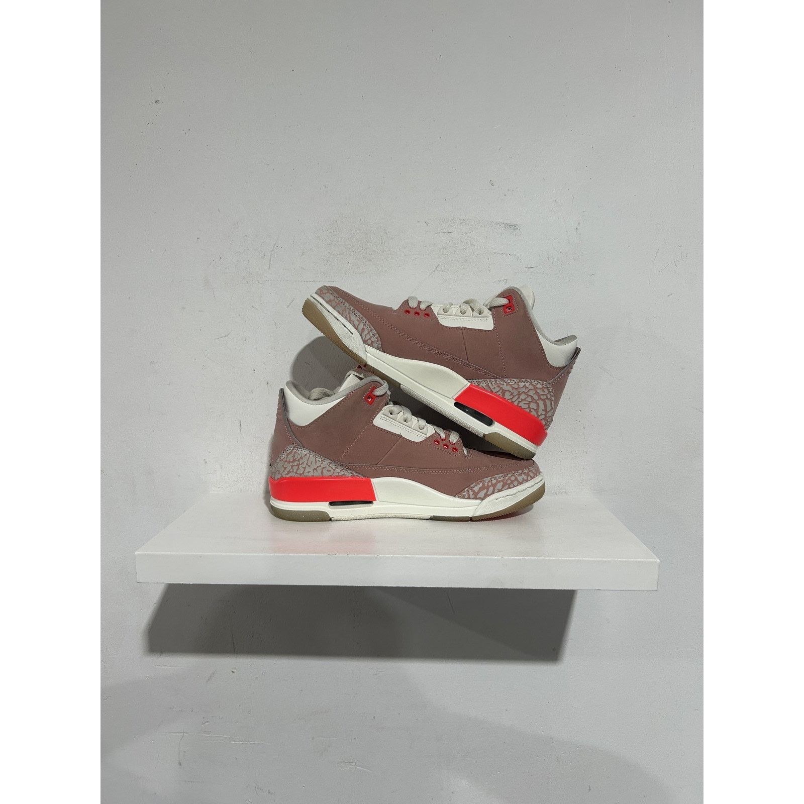 Nike JORDAN 3 RETRO RUST PINK SIZE 7W (5.5M) PREOWNED Size US 5.5 / EU 38 - 2 Thumbnail