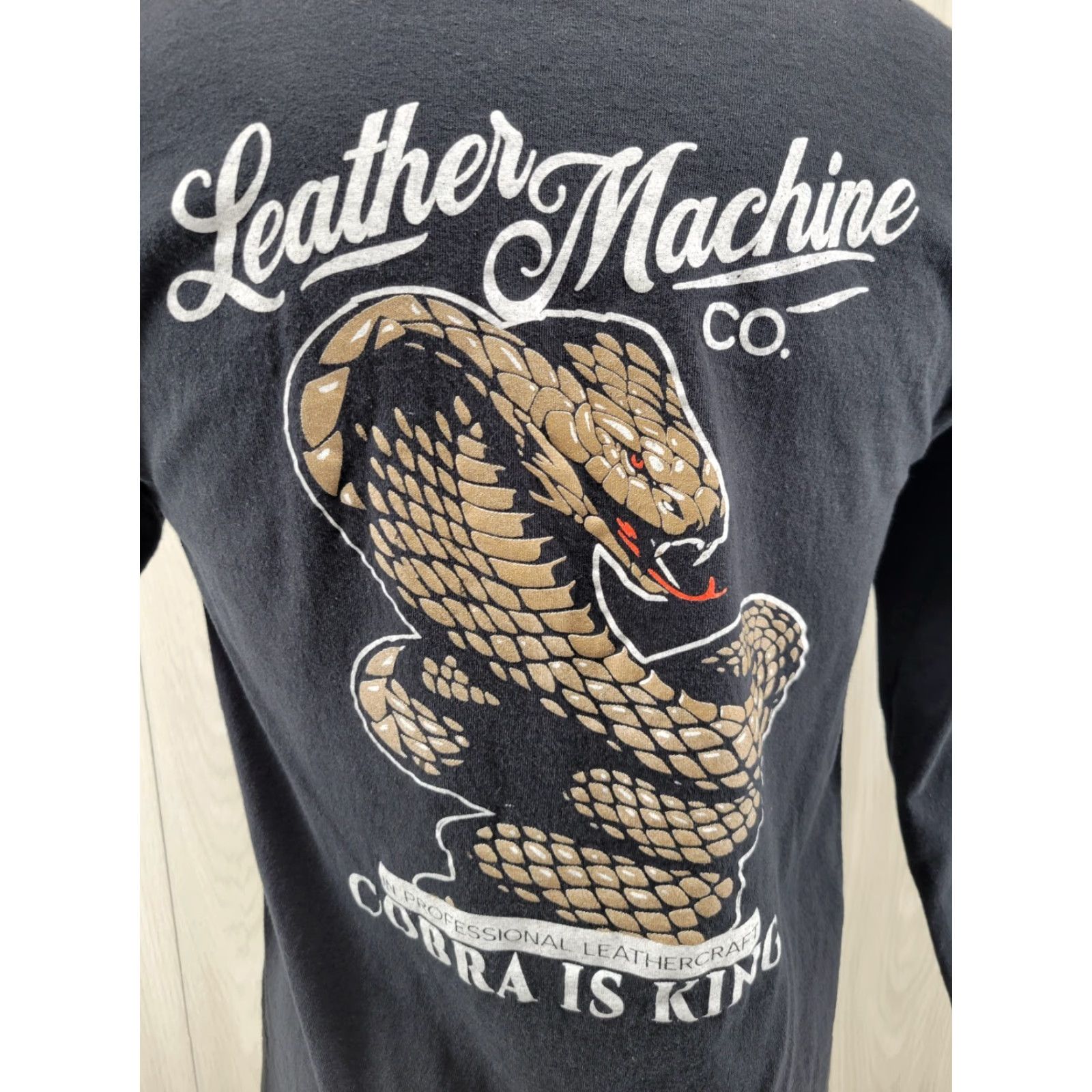 Gildan VINTAGE Leather Machine Company Cotton Long Sleeve Graphic Black Shirt Size Medium Size US M / EU 48-50 / 2 - 7 Thumbnail