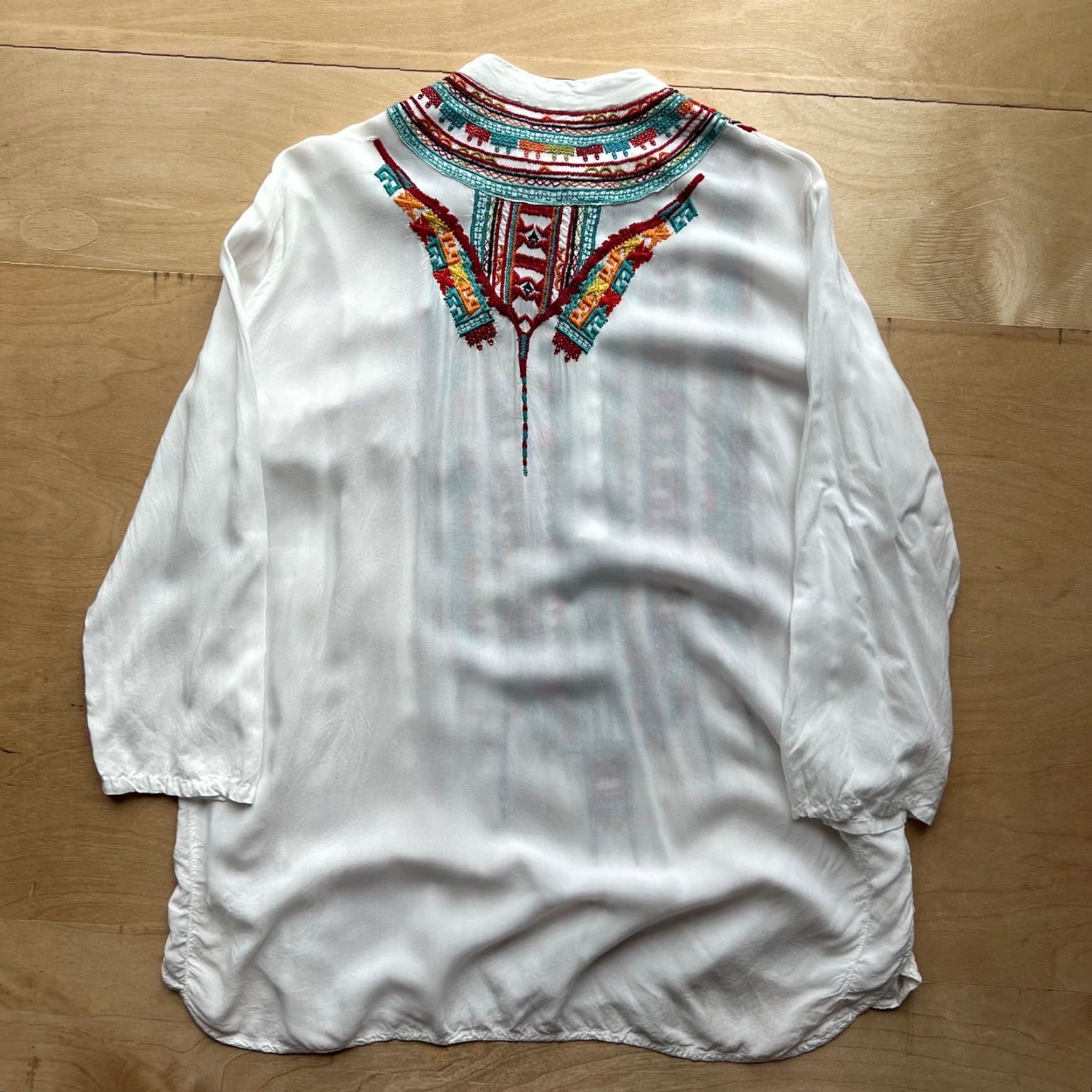 Johnny Was Johnny Was Astry Blouse Women's XS White Rayon Embroidered Boho Art Couture Hippie Floral Classic Fit Blouse Size XS / US 0-2 / IT 36-38 - 6 Thumbnail