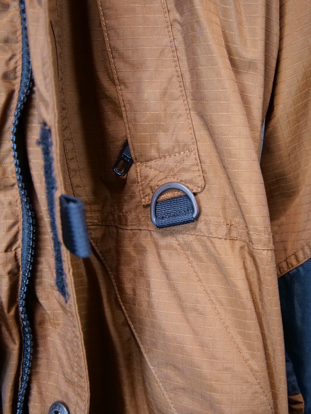 The North Face Very Rare Brown 90s Center Logo Nylon North Face Jacket Size US L / EU 52-54 / 3 - 8 Thumbnail