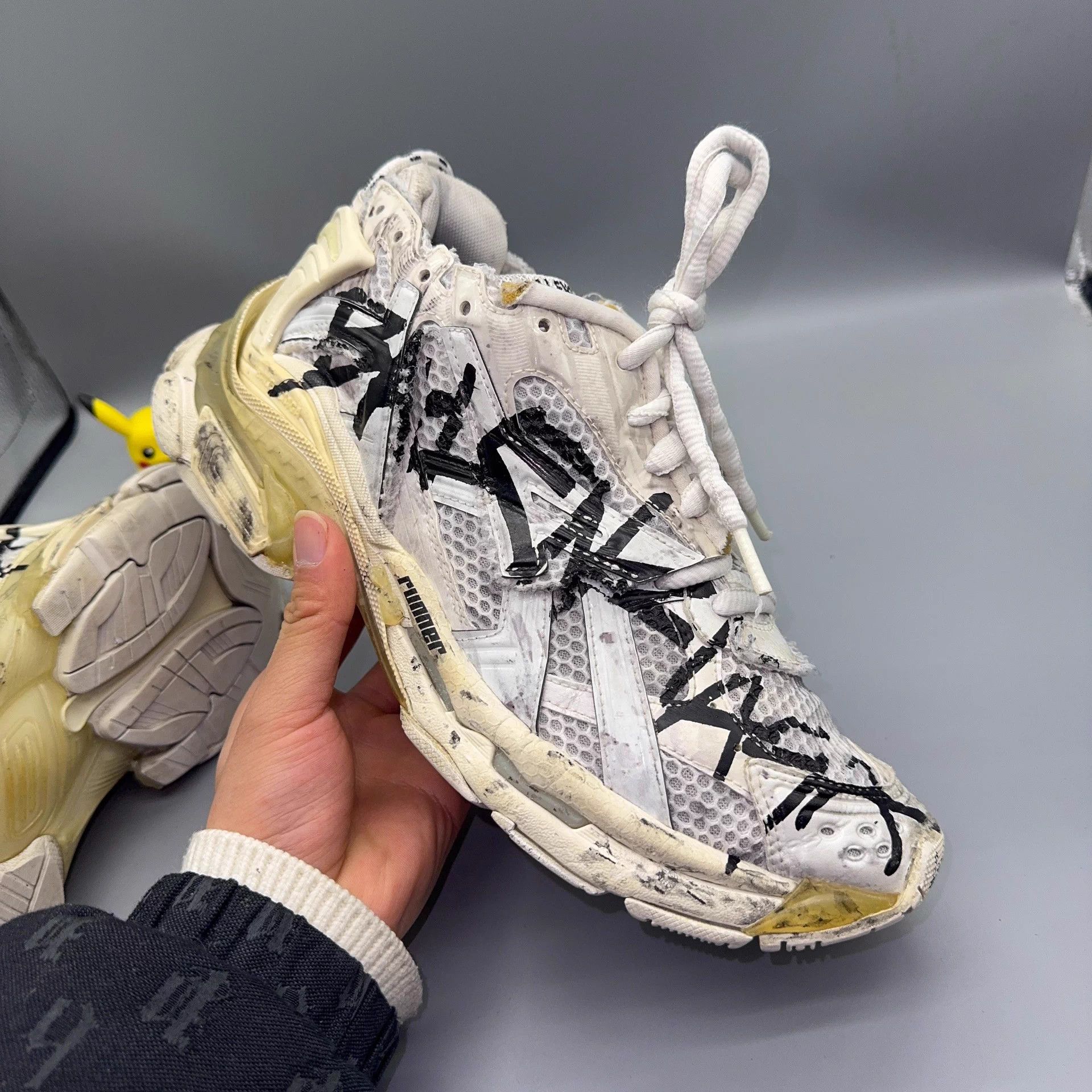Balenciaga Balenciaga Runner Graffiti Distressed White/Black Size US 8 / EU 41 - 5 Thumbnail