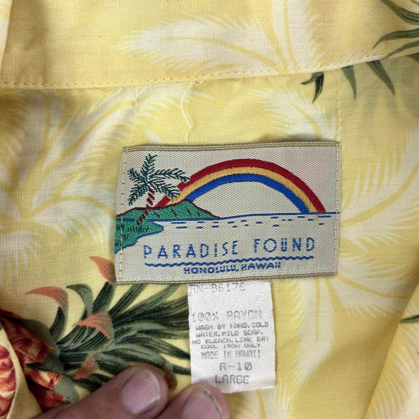 Paradise Found Paradise Found Shirt Mens Large Yellow Hawaiian Aloha Pineapple Rayon Made USA Size US L / EU 52-54 / 3 - 3 Thumbnail